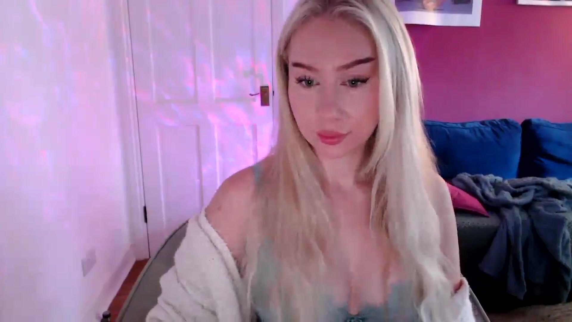 Gallery image thumbnail from PetiteAvax's myfreecams stream on, 10/01/2024, 07:48 image 2 of 20