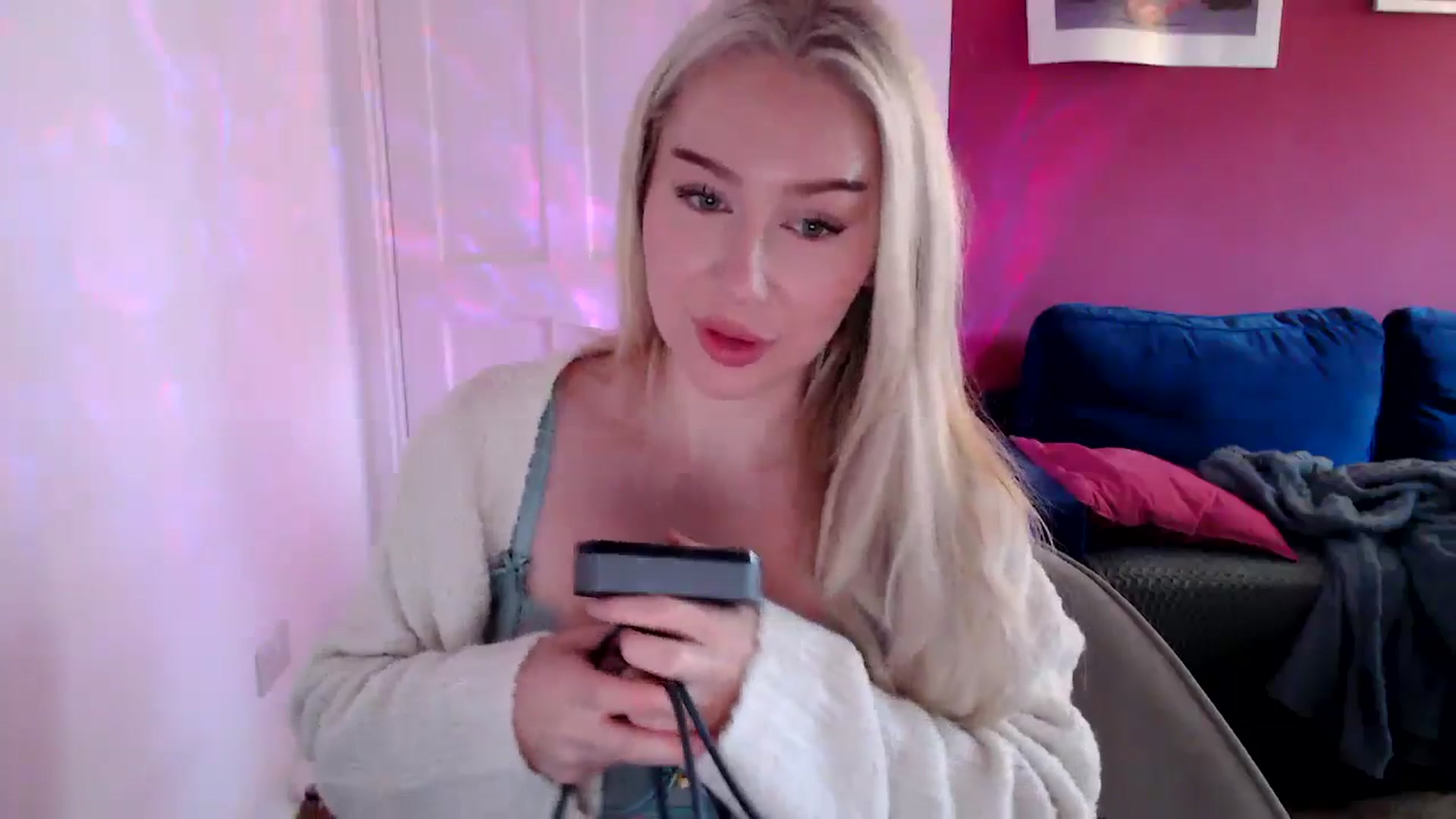 Gallery image thumbnail from PetiteAvax's myfreecams stream on, 10/01/2024, 07:48 image 14 of 20
