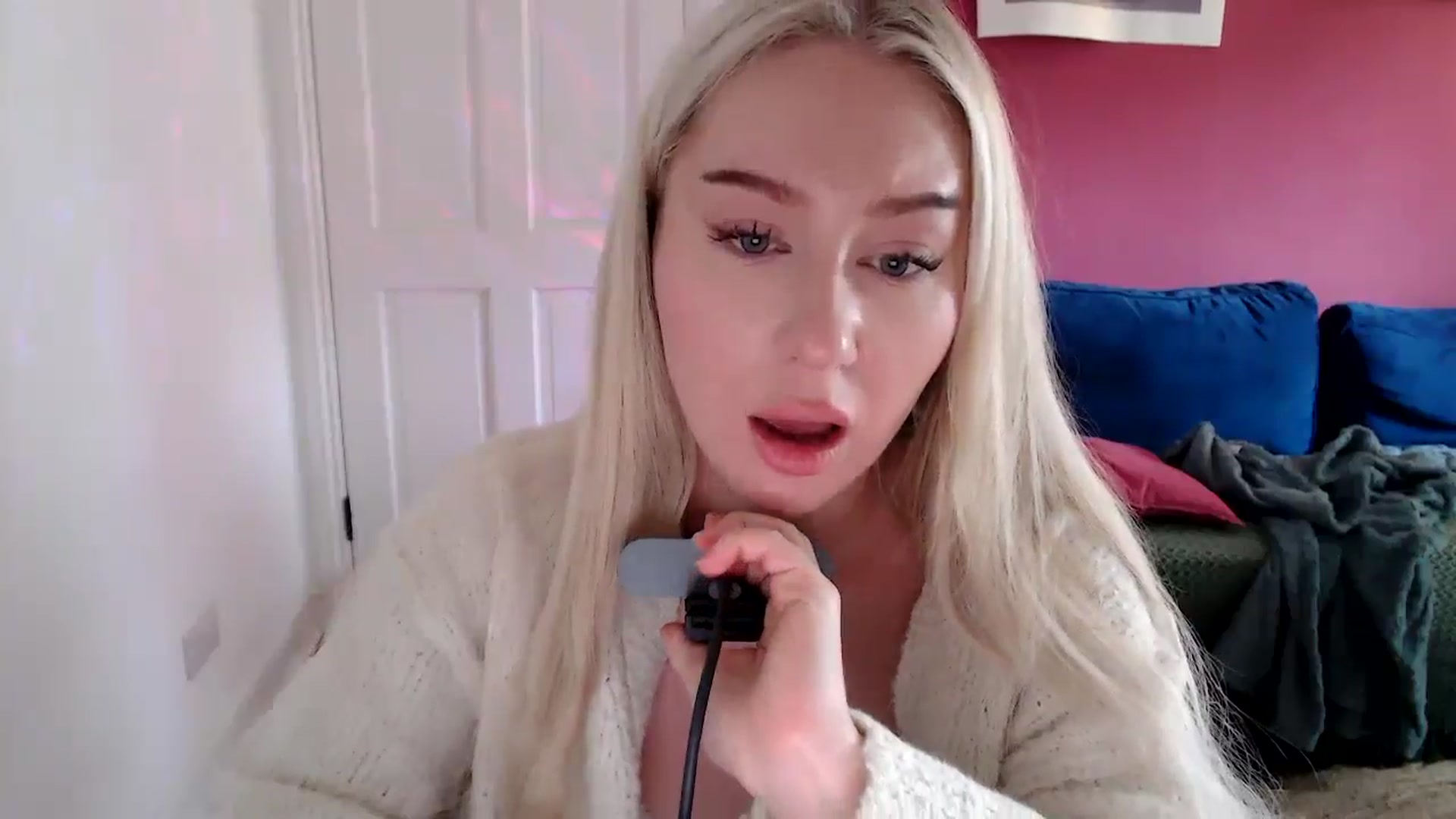 Gallery image thumbnail from PetiteAvax's myfreecams stream on, 10/01/2024, 10:49 image 19 of 20