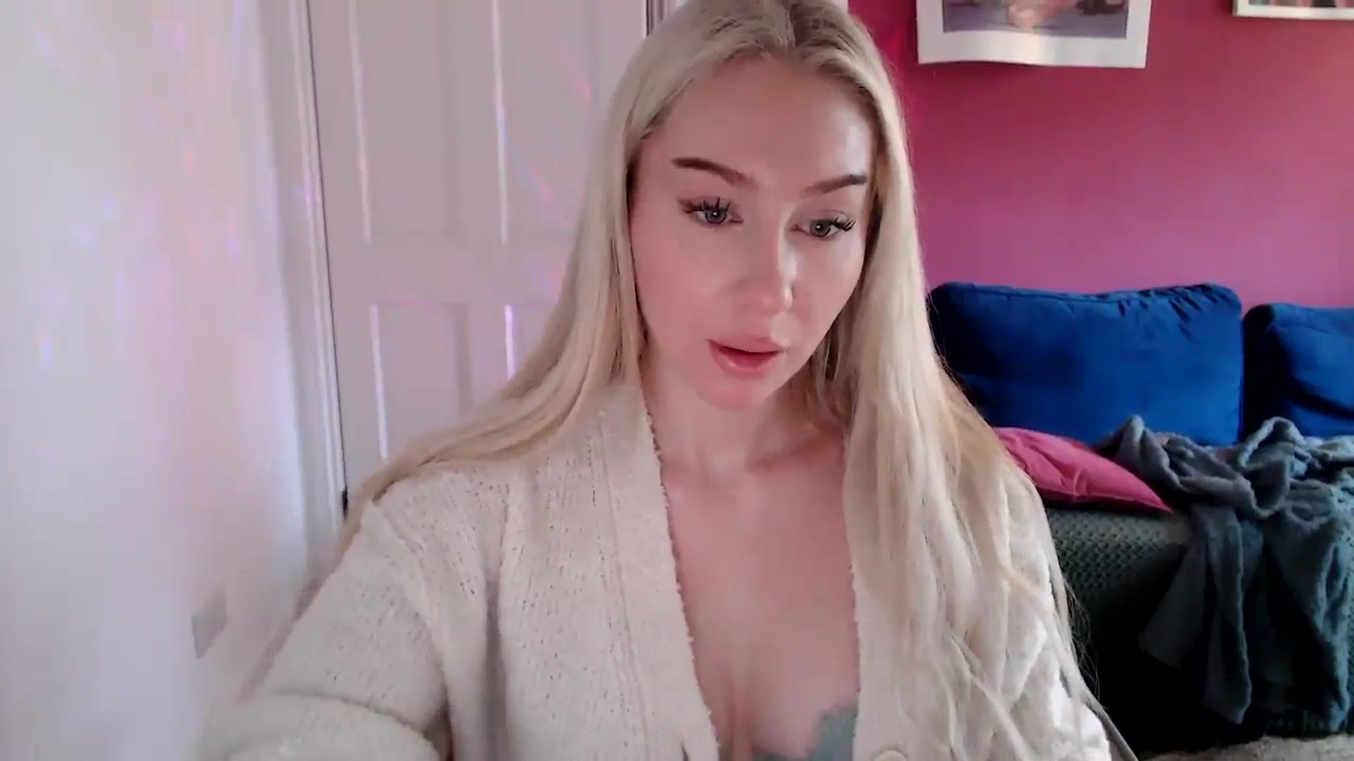 Gallery image thumbnail from PetiteAvax's myfreecams stream on, 10/01/2024, 10:49 image 2 of 20