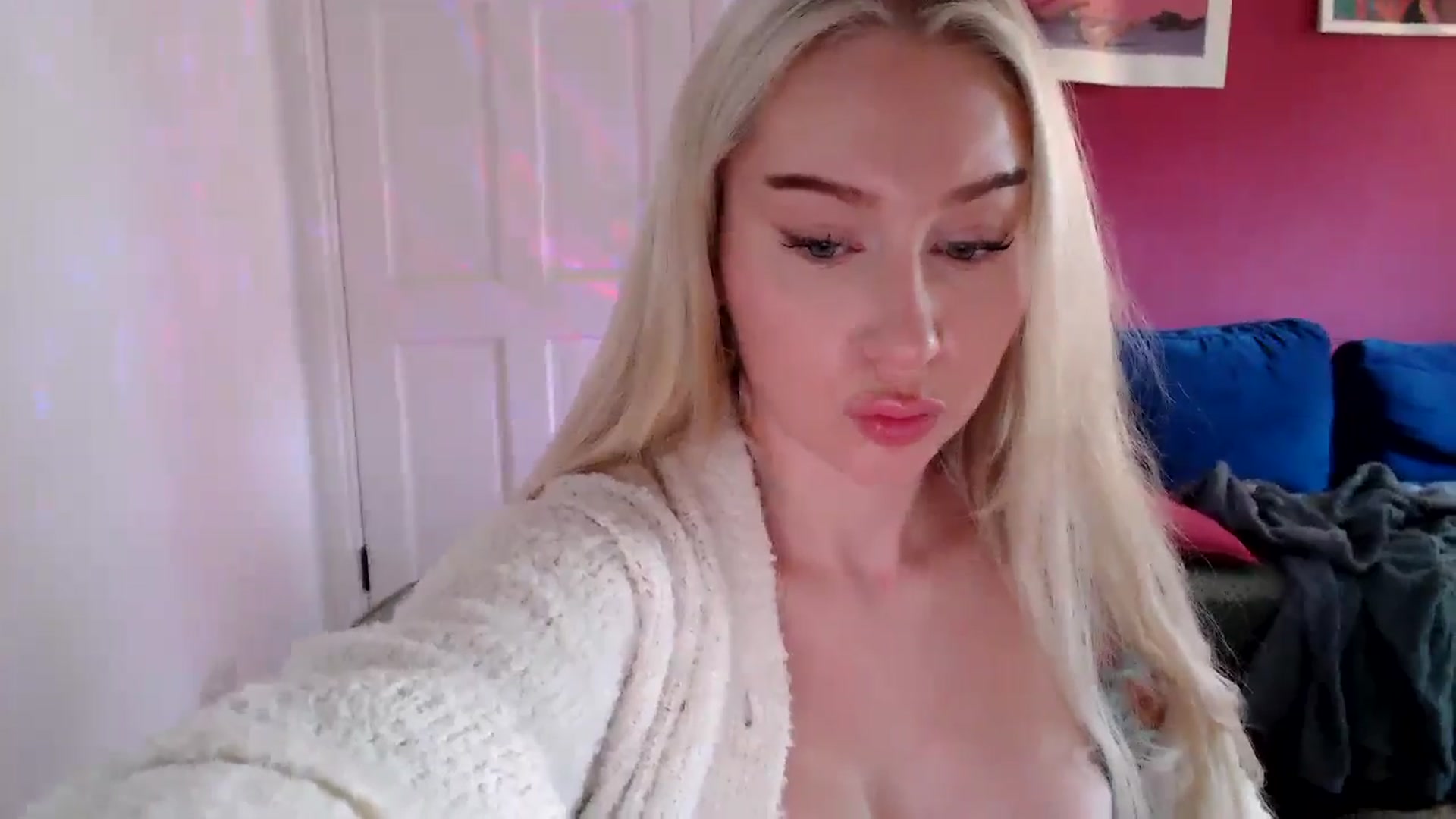 Gallery image thumbnail from PetiteAvax's myfreecams stream on, 10/01/2024, 10:49 image 8 of 20