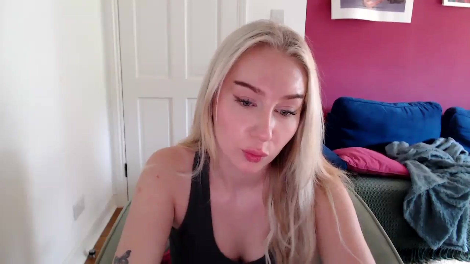 Gallery image thumbnail from PetiteAvax's myfreecams stream on, 10/01/2024, 13:44 image 14 of 20