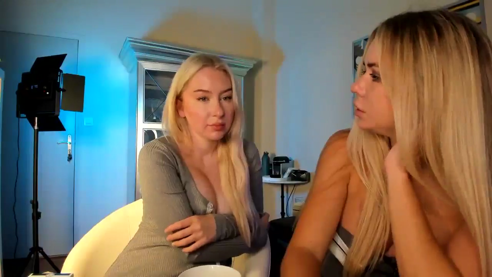 Gallery image thumbnail from PetiteAvax's myfreecams stream on, 10/03/2024, 10:31 image 19 of 20