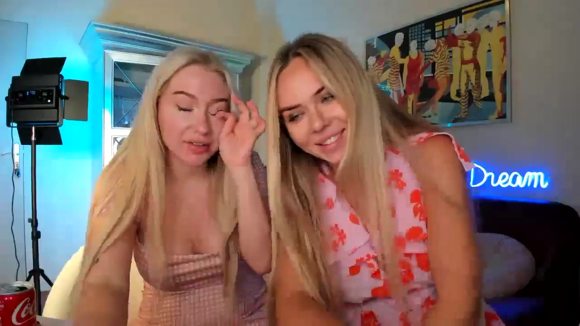 Gallery image thumbnail from PetiteAvax's myfreecams stream on, 10/03/2024, 18:36 image 10 of 20