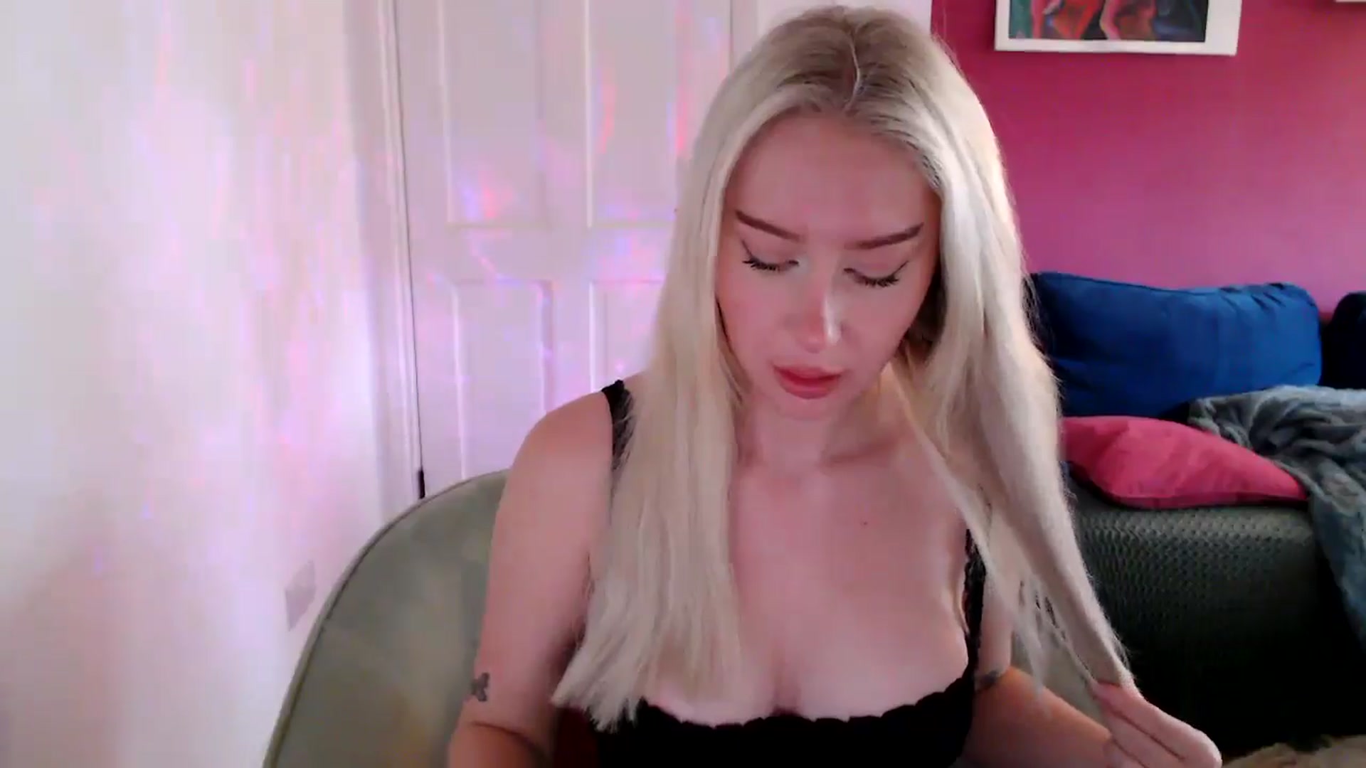 Gallery image thumbnail from PetiteAvax's myfreecams stream on, 10/07/2024, 10:17 image 5 of 20