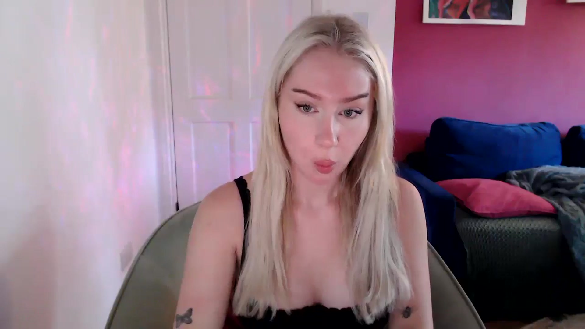 Gallery image thumbnail from PetiteAvax's myfreecams stream on, 10/07/2024, 10:17 image 13 of 20
