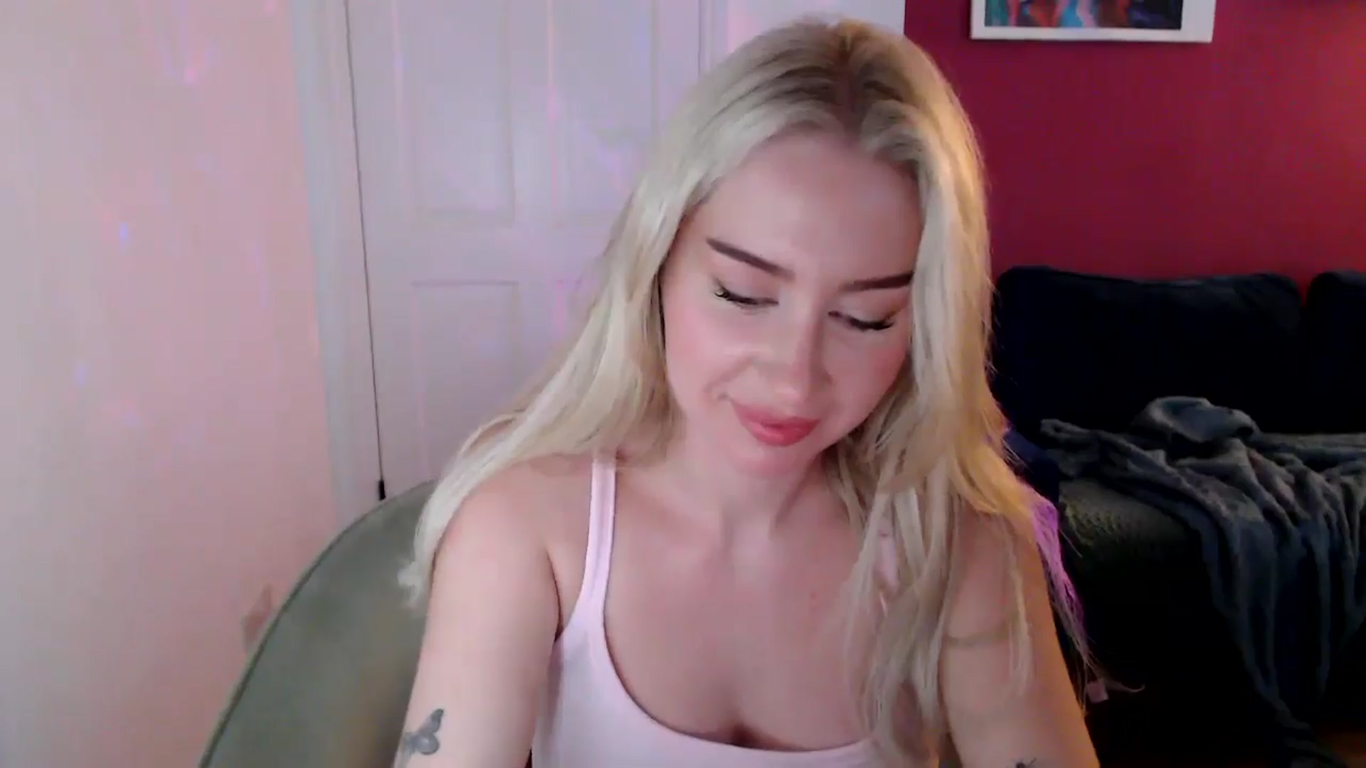 Gallery image thumbnail from PetiteAvax's myfreecams stream on, 10/08/2024, 18:18 image 18 of 20