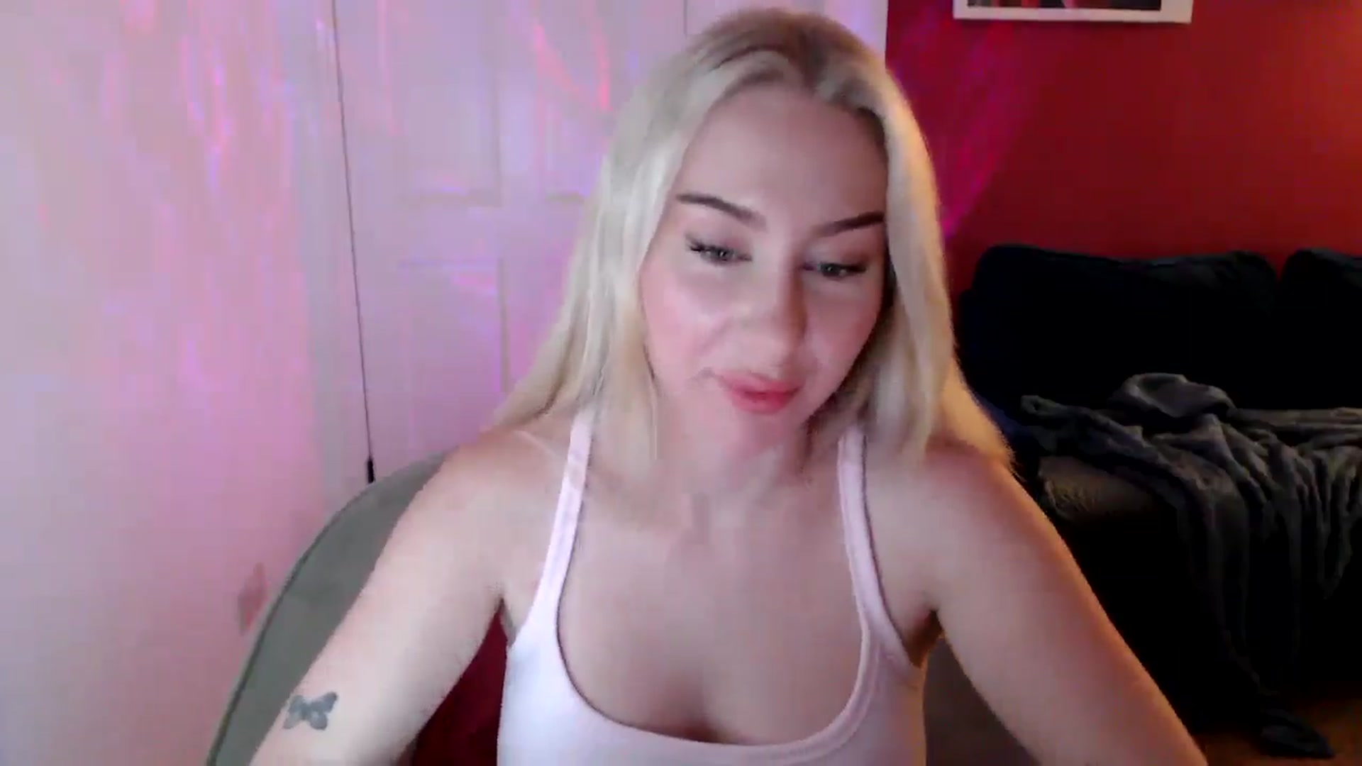 Gallery image thumbnail from PetiteAvax's myfreecams stream on, 10/08/2024, 18:18 image 15 of 20