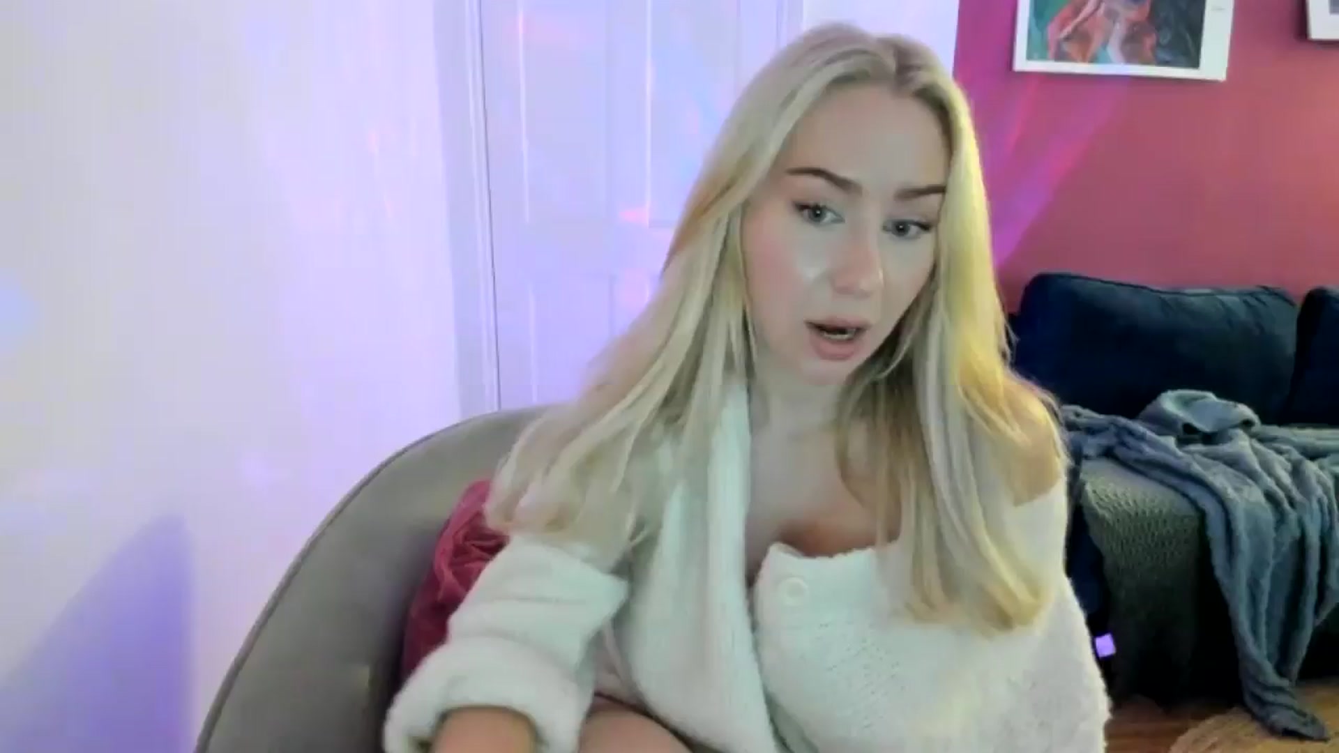 Gallery image thumbnail from PetiteAvax's myfreecams stream on, 10/08/2024, 19:02 image 1 of 20