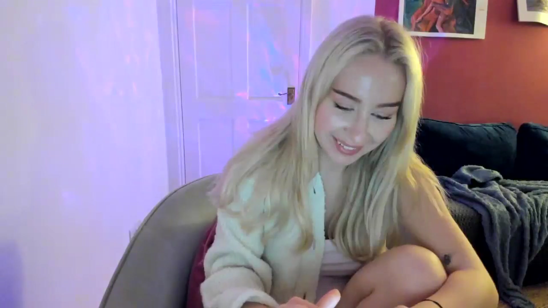 Gallery image thumbnail from PetiteAvax's myfreecams stream on, 10/08/2024, 19:02 image 15 of 20