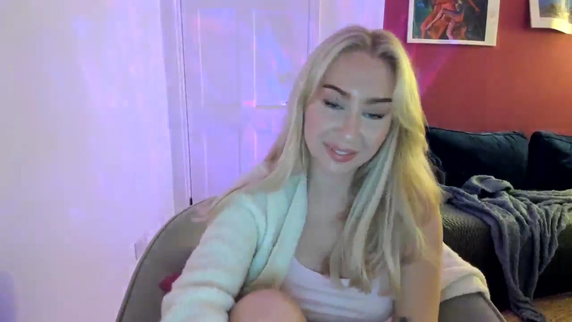 Gallery image thumbnail from PetiteAvax's myfreecams stream on, 10/08/2024, 19:02 image 10 of 20