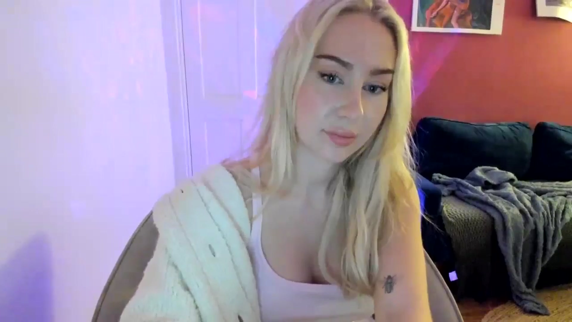 Gallery image thumbnail from PetiteAvax's myfreecams stream on, 10/08/2024, 19:02 image 3 of 20