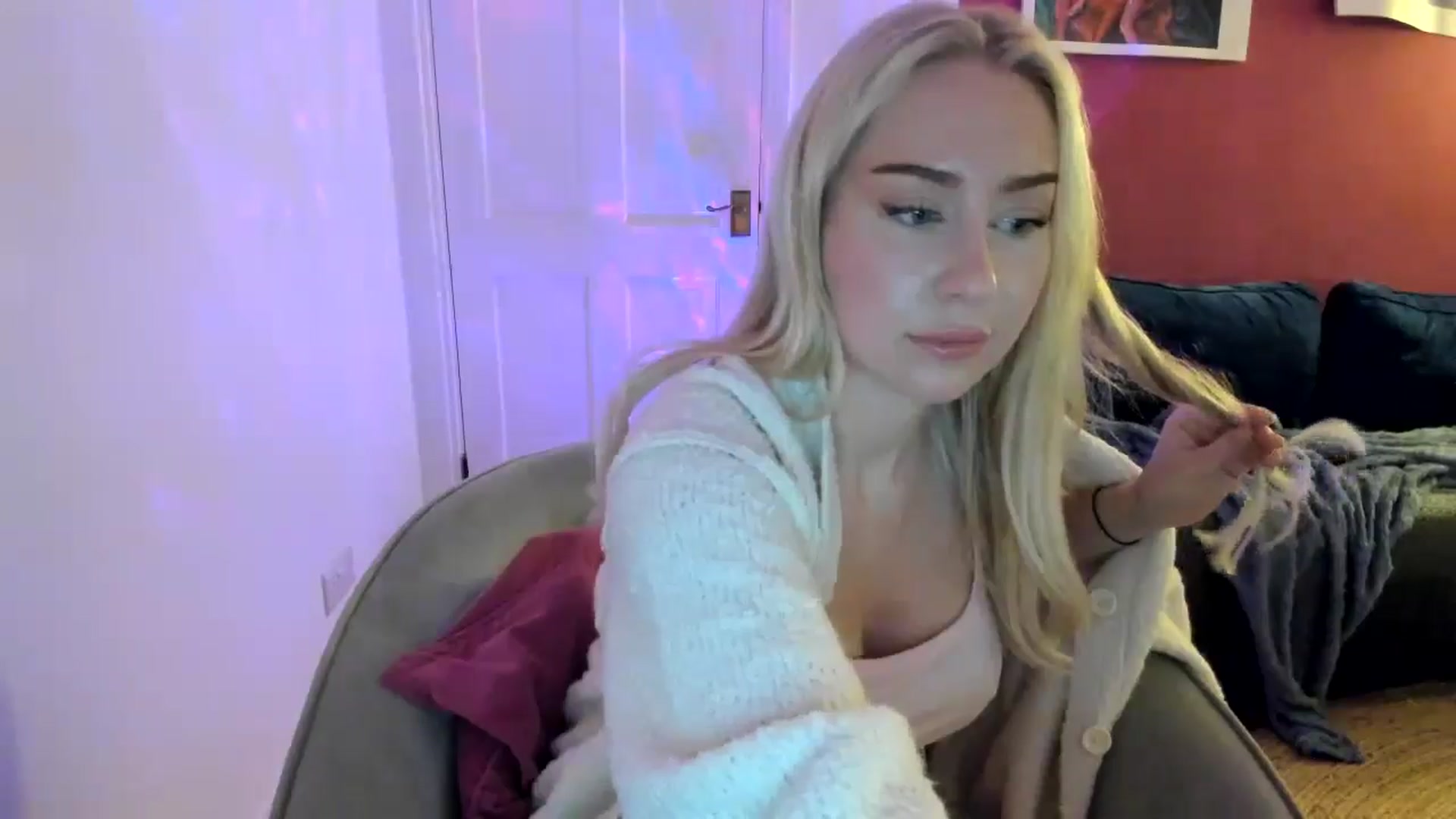 Gallery image thumbnail from PetiteAvax's myfreecams stream on, 10/08/2024, 19:02 image 9 of 20