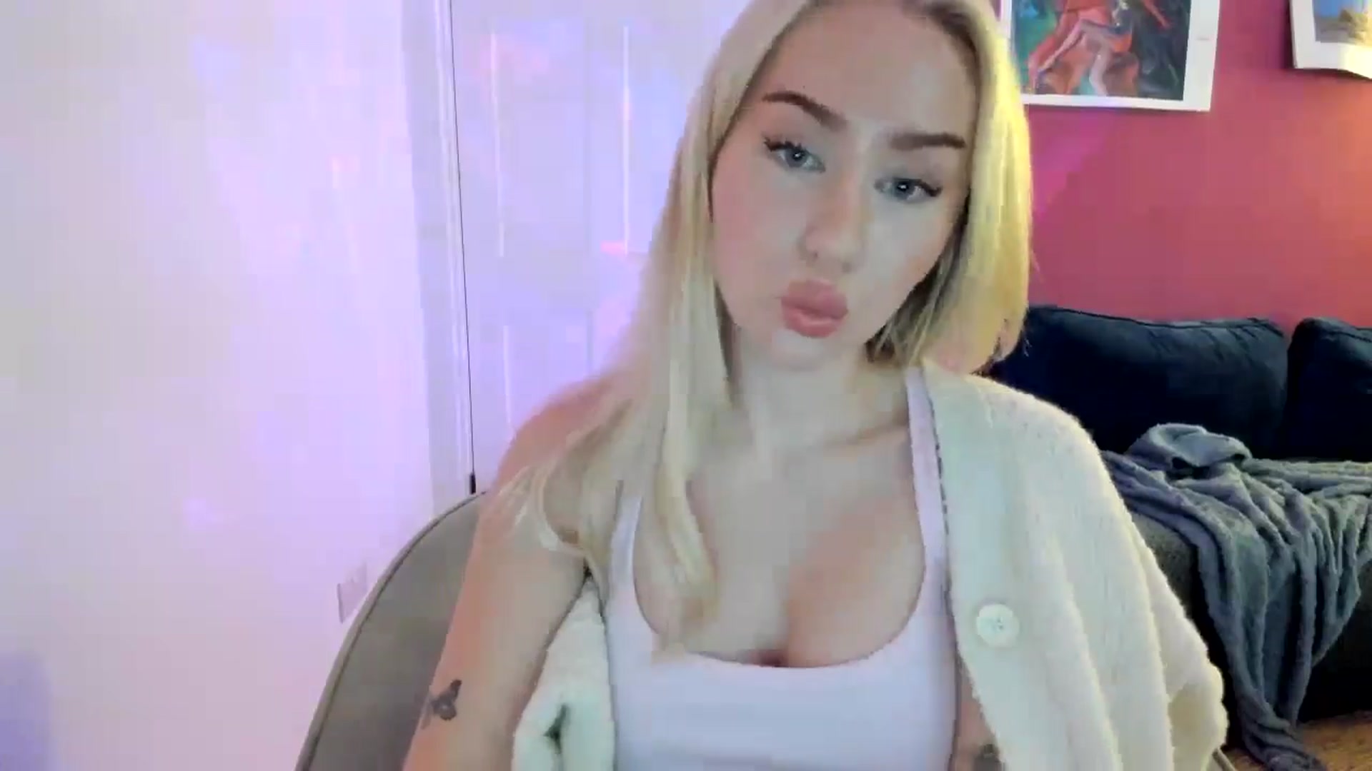 Gallery image thumbnail from PetiteAvax's myfreecams stream on, 10/08/2024, 19:02 image 6 of 20