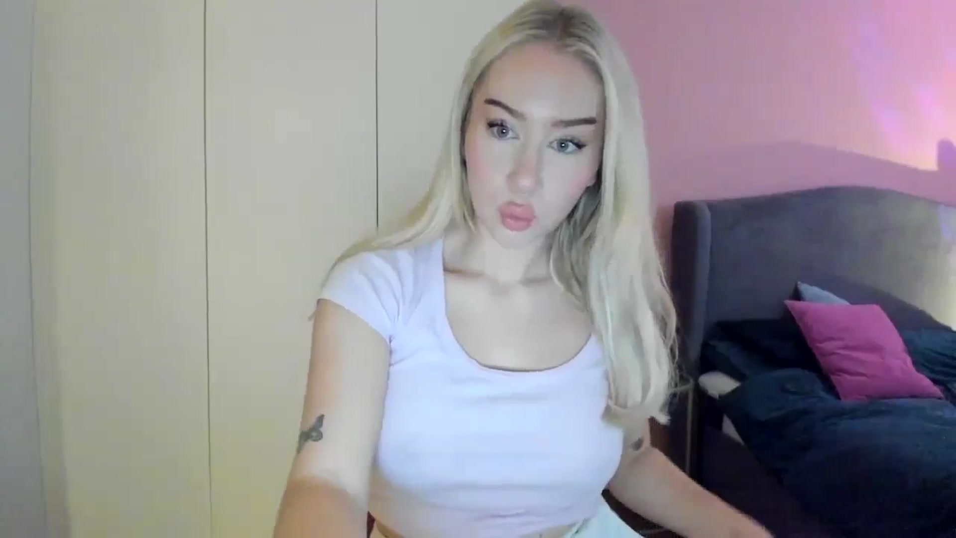 Gallery image thumbnail from PetiteAvax's myfreecams stream on, 10/09/2024, 06:05 image 19 of 20