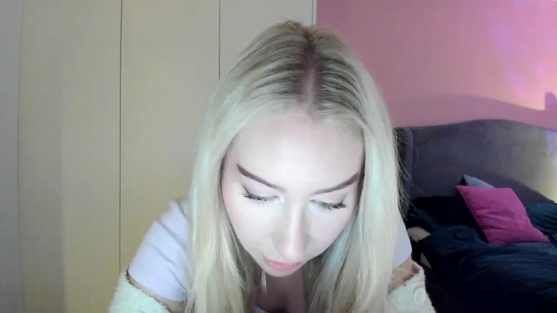 Gallery image thumbnail from PetiteAvax's myfreecams stream on, 10/09/2024, 06:05 image 7 of 20