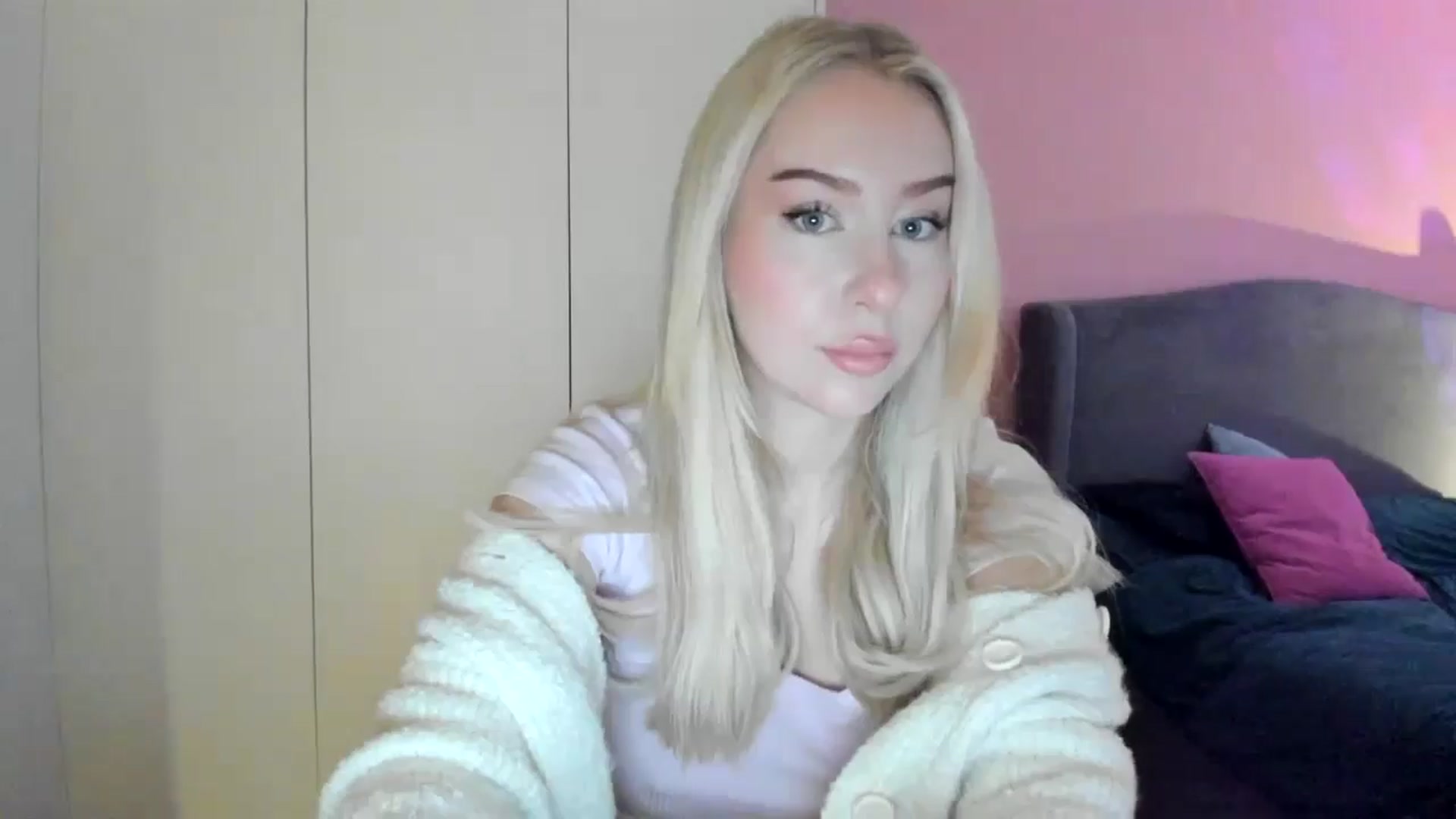 Gallery image thumbnail from PetiteAvax's myfreecams stream on, 10/09/2024, 06:05 image 9 of 20