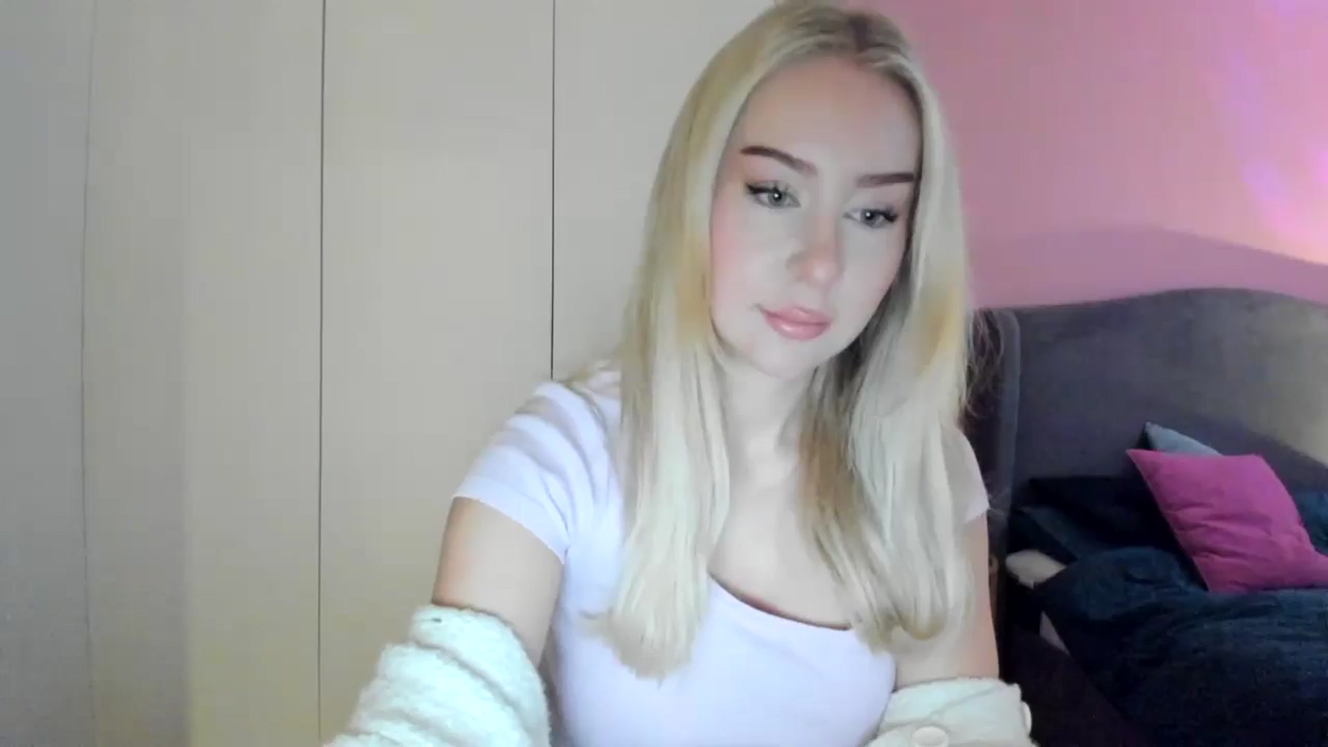 Gallery image thumbnail from PetiteAvax's myfreecams stream on, 10/09/2024, 06:05 image 1 of 20