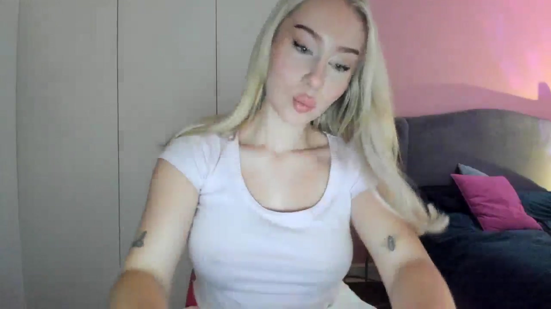 Gallery image thumbnail from PetiteAvax's myfreecams stream on, 10/09/2024, 06:05 image 18 of 20