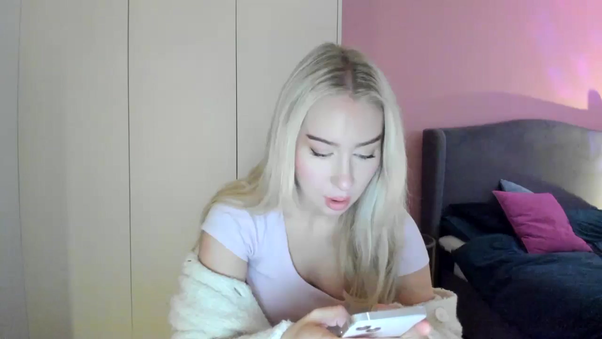 Gallery image thumbnail from PetiteAvax's myfreecams stream on, 10/09/2024, 06:05 image 15 of 20