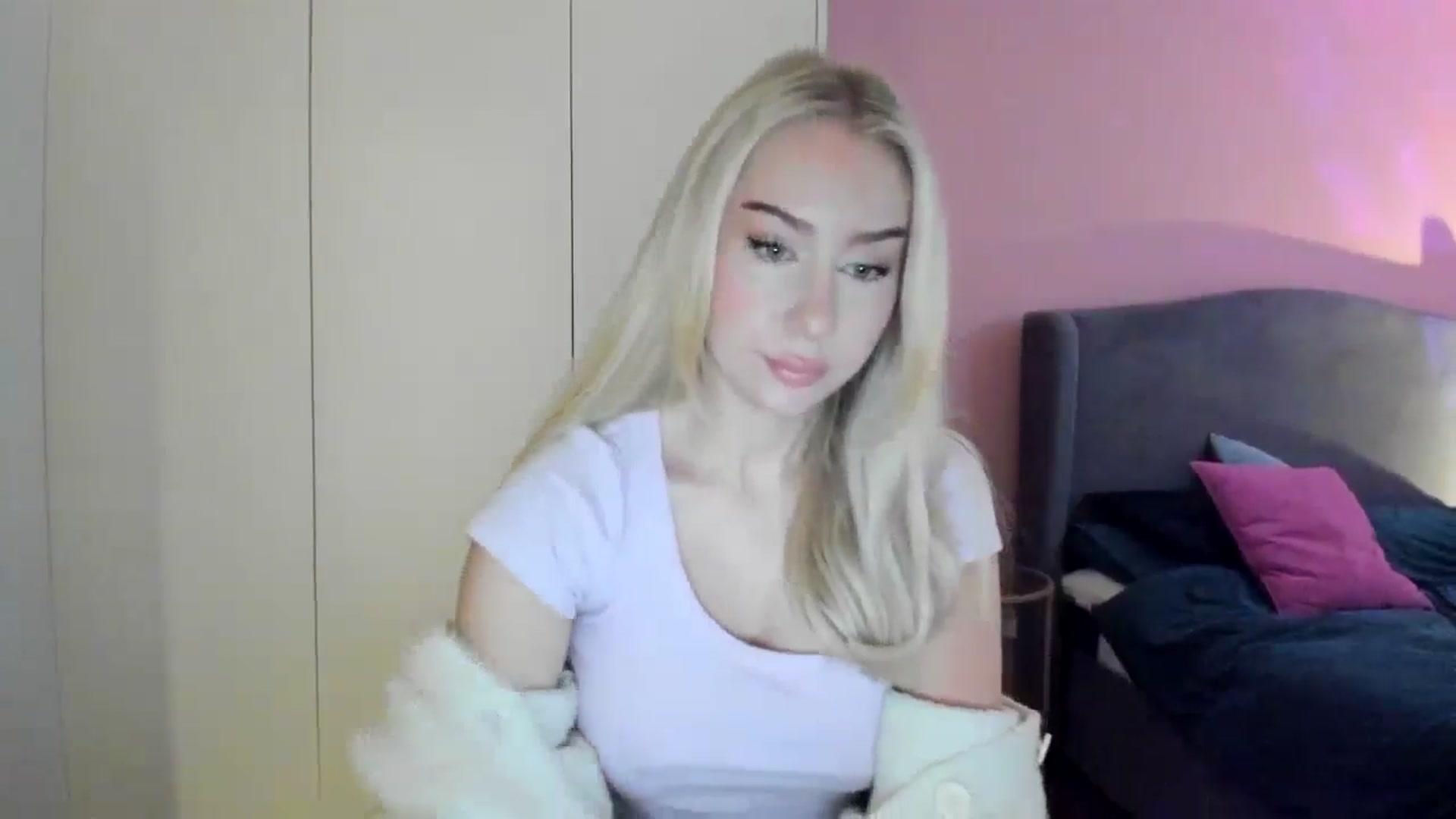 Gallery image thumbnail from PetiteAvax's myfreecams stream on, 10/09/2024, 06:05 image 14 of 20