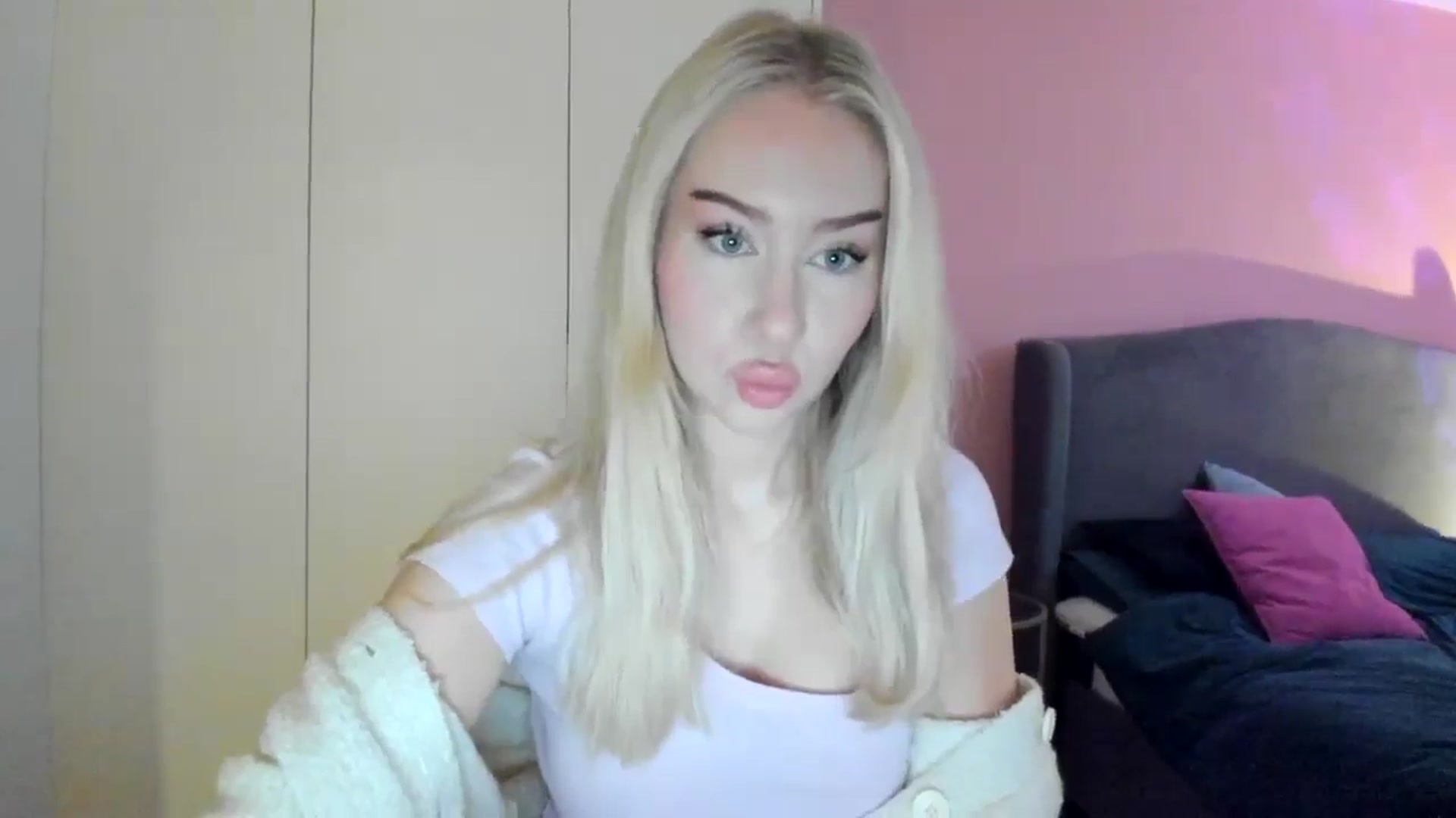 Gallery image thumbnail from PetiteAvax's myfreecams stream on, 10/09/2024, 06:05 image 5 of 20