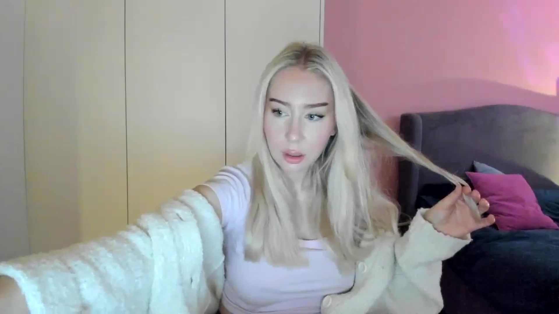 Gallery image thumbnail from PetiteAvax's myfreecams stream on, 10/09/2024, 08:47 image 5 of 20