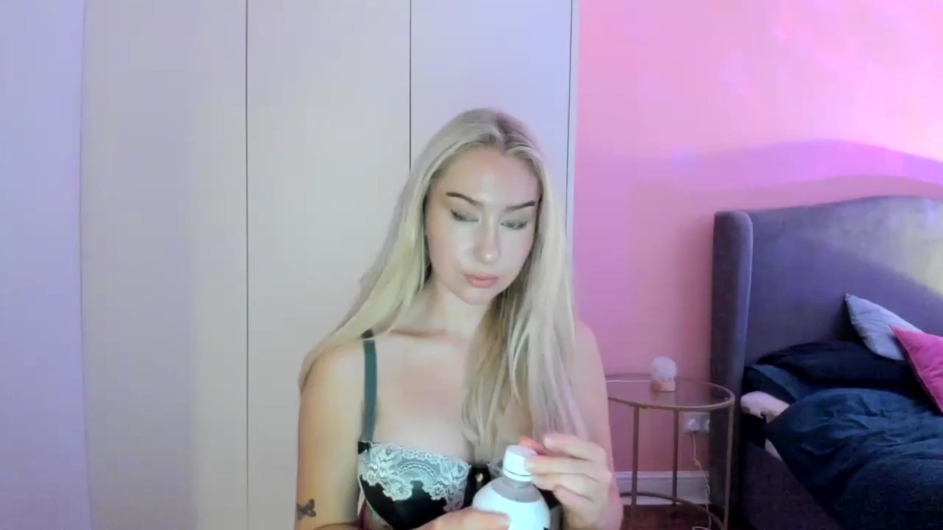 Gallery image thumbnail from PetiteAvax's myfreecams stream on, 10/09/2024, 19:29 image 17 of 20