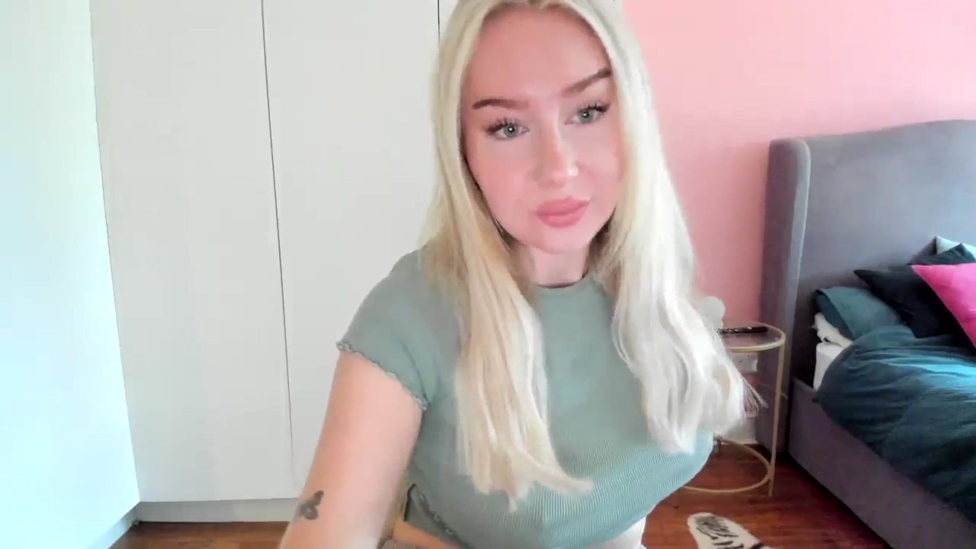 Gallery image thumbnail from PetiteAvax's myfreecams stream on, 10/10/2024, 09:28 image 2 of 20