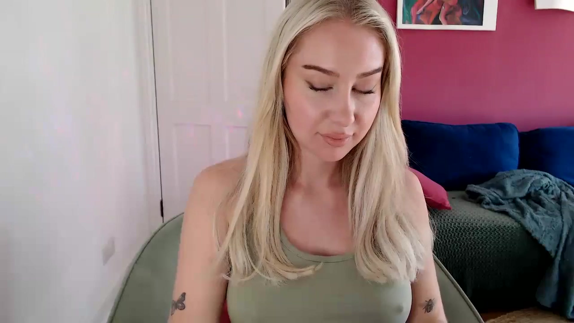 Gallery image thumbnail from PetiteAvax's myfreecams stream on, 10/11/2024, 12:06 image 13 of 20