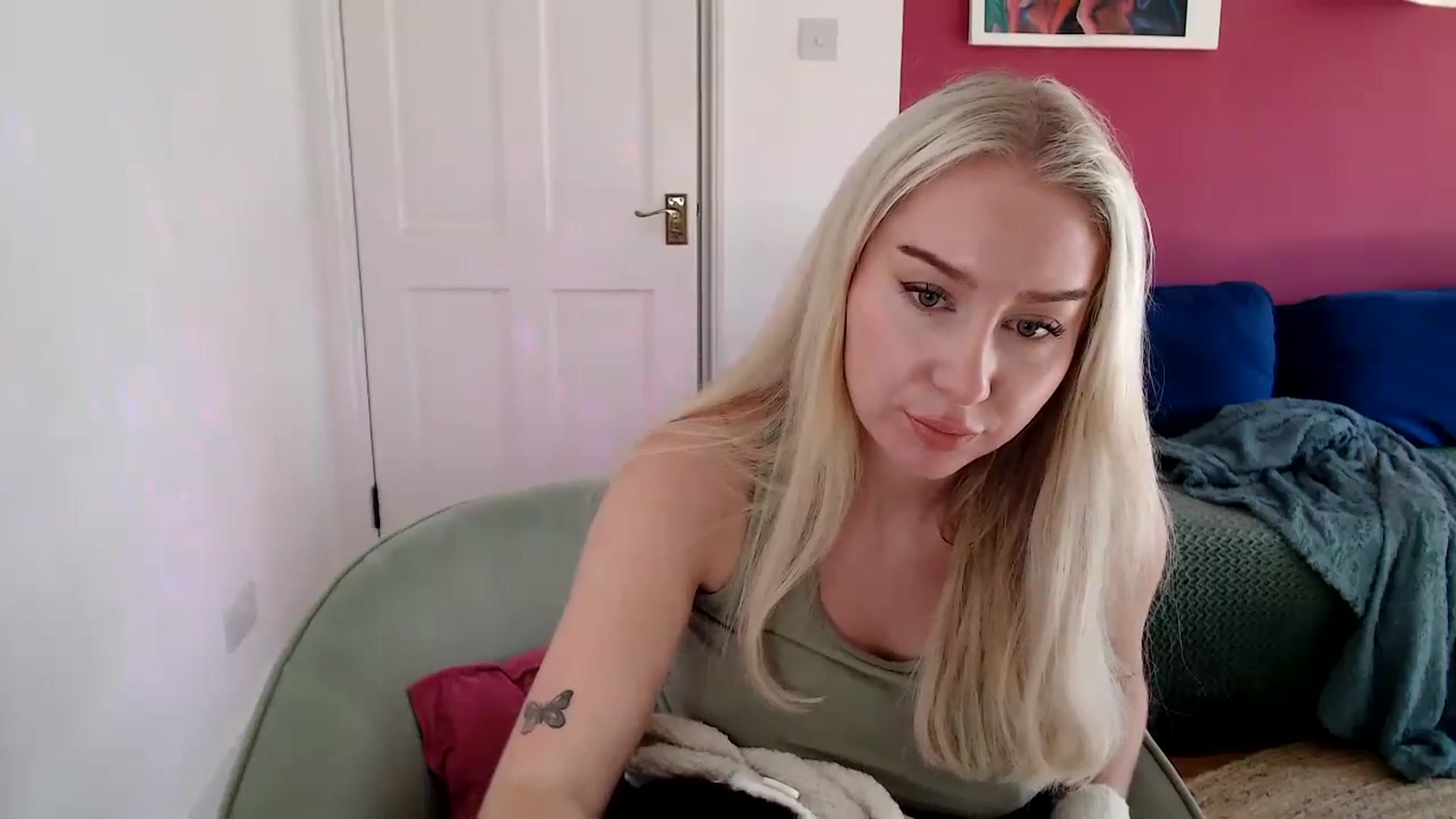 Gallery image thumbnail from PetiteAvax's myfreecams stream on, 10/11/2024, 12:43 image 19 of 20