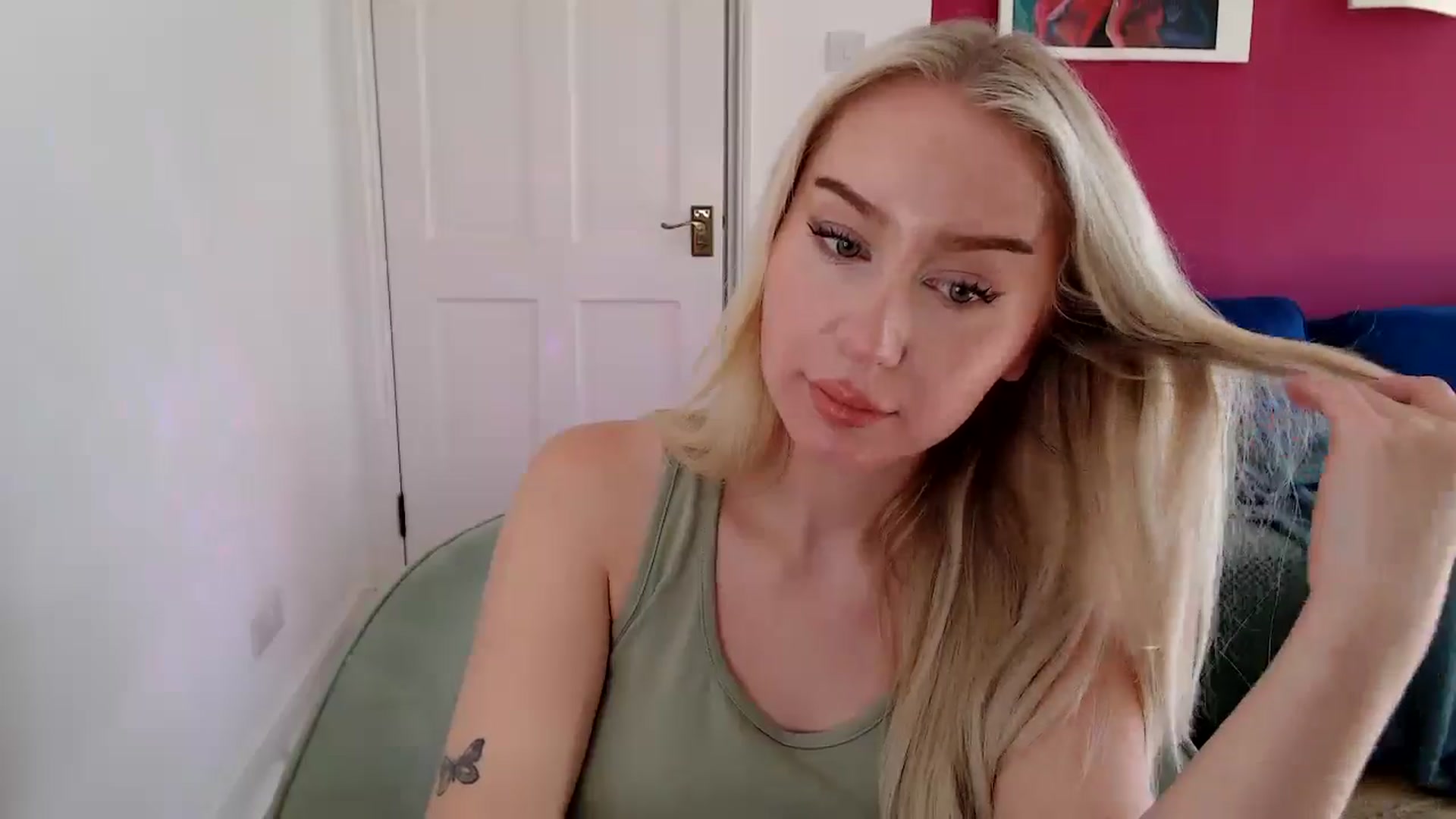 Gallery image thumbnail from PetiteAvax's myfreecams stream on, 10/11/2024, 12:43 image 4 of 20