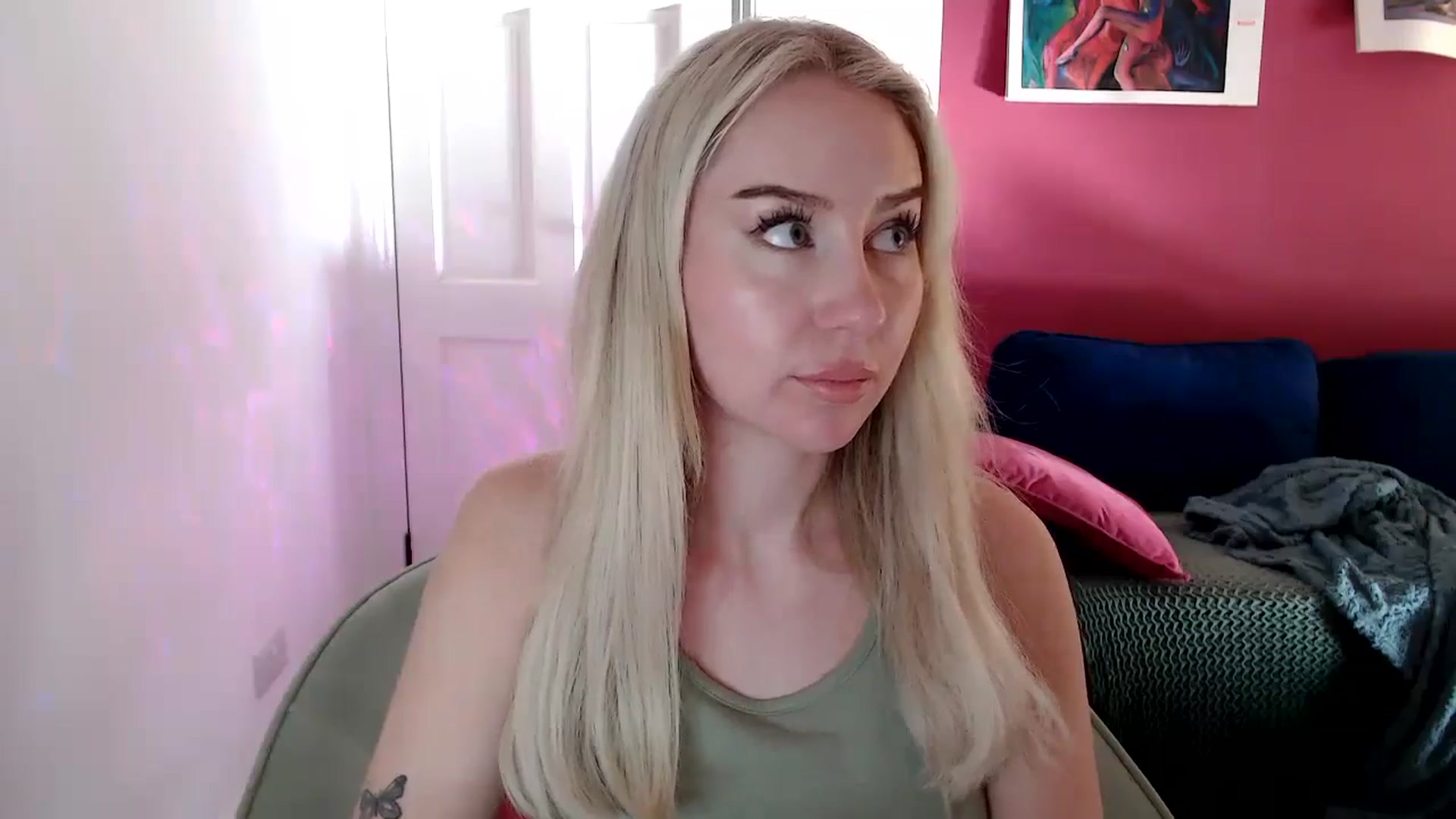 Gallery image thumbnail from PetiteAvax's myfreecams stream on, 10/11/2024, 14:40 image 13 of 20