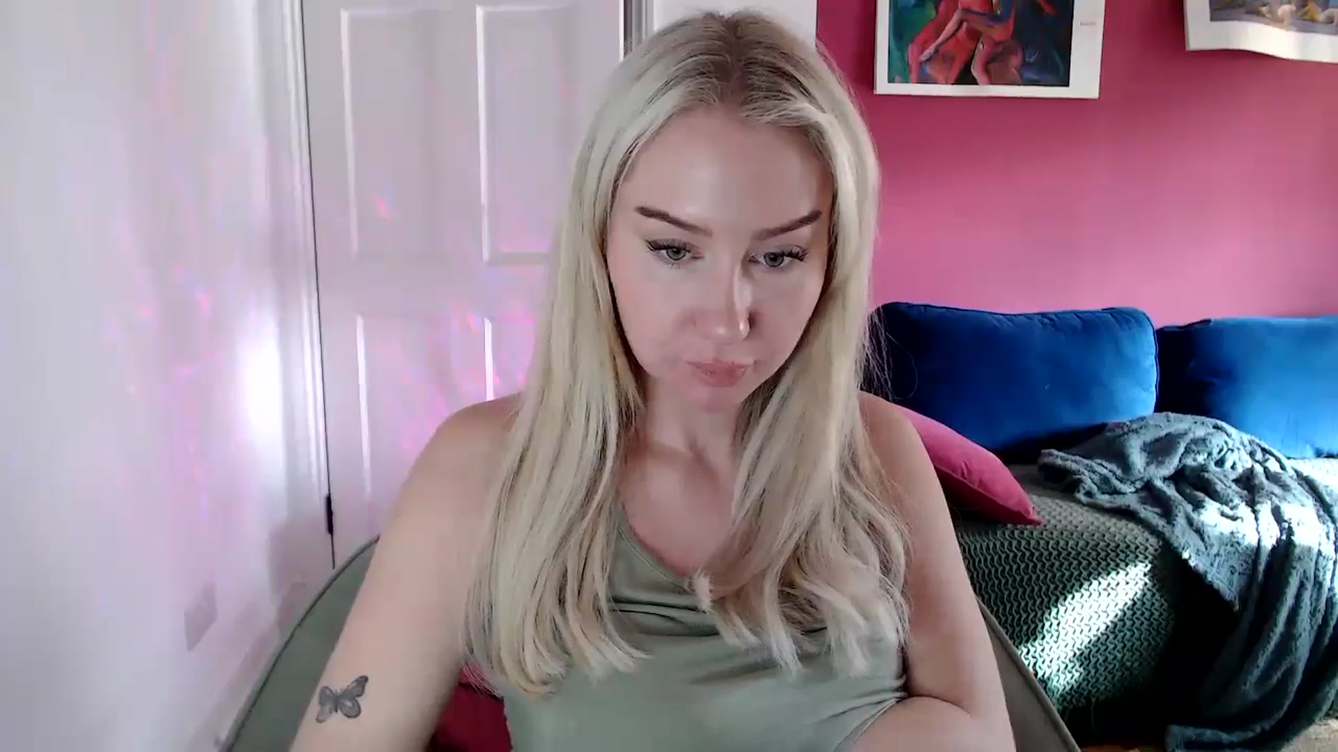 Gallery image thumbnail from PetiteAvax's myfreecams stream on, 10/11/2024, 14:40 image 6 of 20