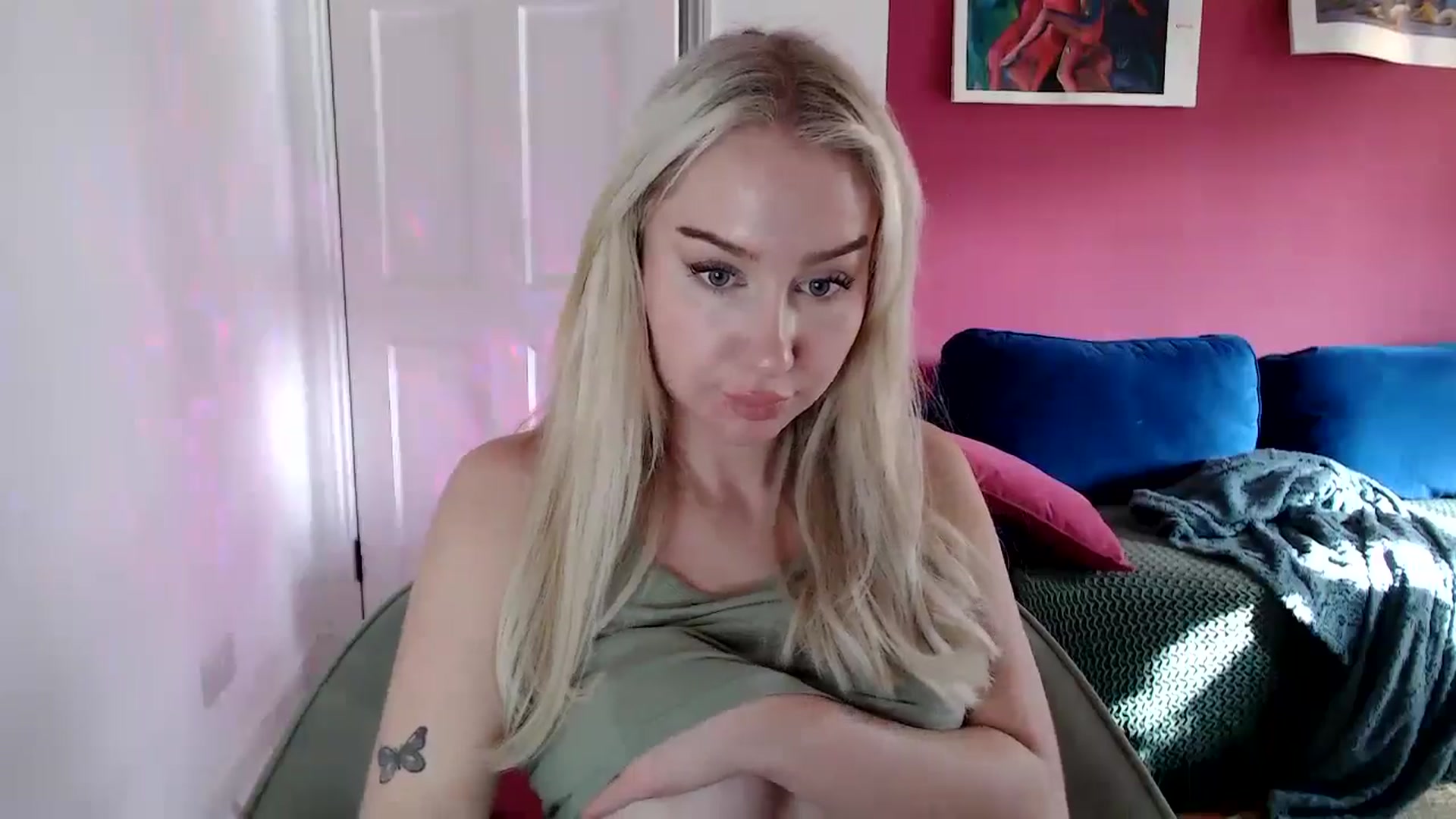 Gallery image thumbnail from PetiteAvax's myfreecams stream on, 10/11/2024, 14:40 image 7 of 20