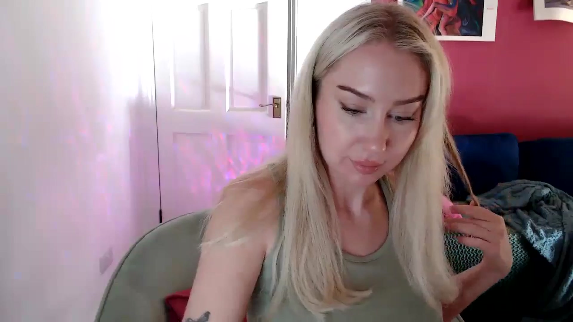 Gallery image thumbnail from PetiteAvax's myfreecams stream on, 10/11/2024, 14:40 image 12 of 20