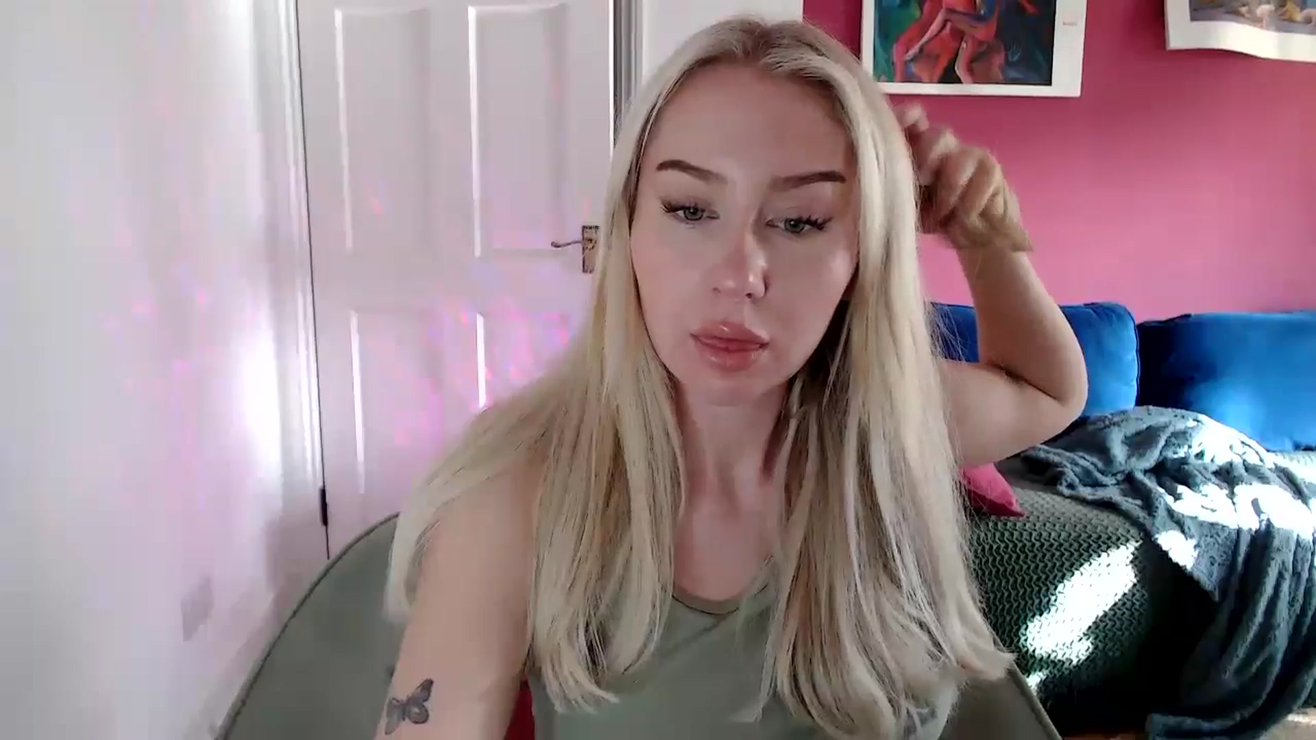 Gallery image thumbnail from PetiteAvax's myfreecams stream on, 10/11/2024, 14:40 image 8 of 20