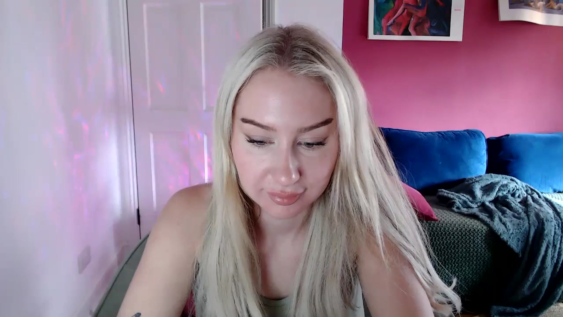 Gallery image thumbnail from PetiteAvax's myfreecams stream on, 10/11/2024, 14:40 image 4 of 20