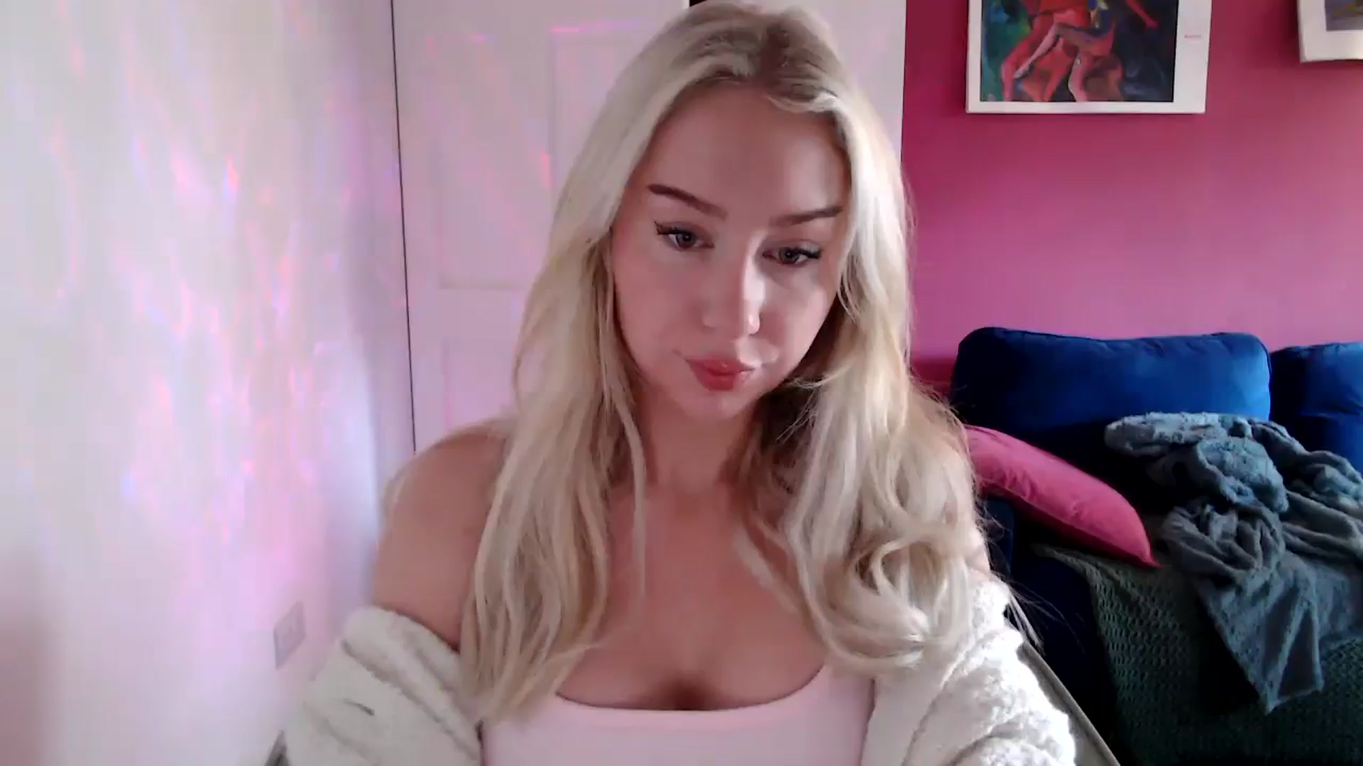 Gallery image thumbnail from PetiteAvax's myfreecams stream on, 10/13/2024, 09:58 image 1 of 20