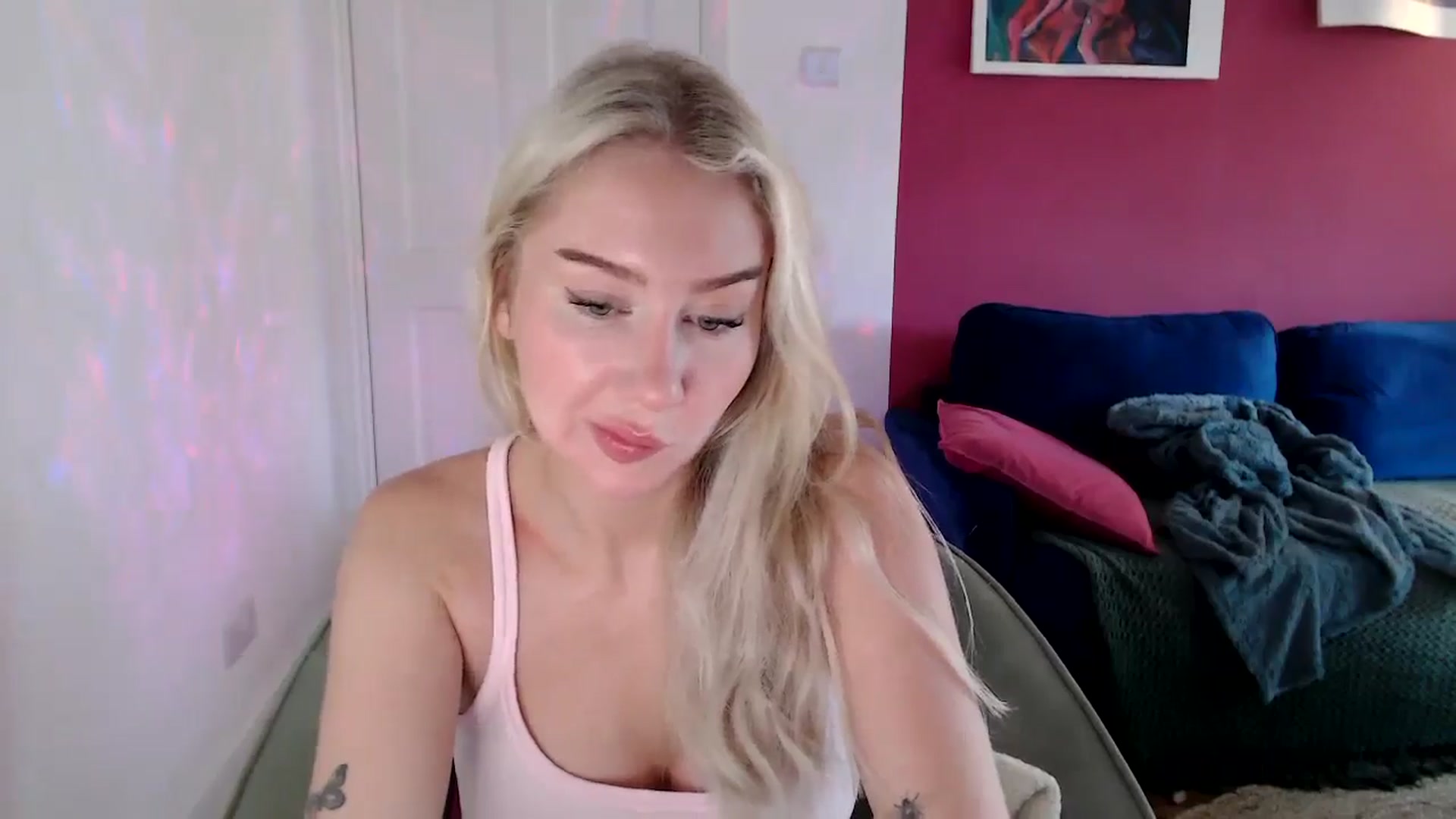 Gallery image thumbnail from PetiteAvax's myfreecams stream on, 10/13/2024, 09:58 image 17 of 20