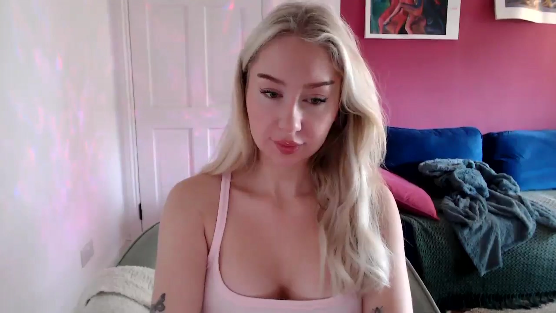 Gallery image thumbnail from PetiteAvax's myfreecams stream on, 10/13/2024, 09:58 image 4 of 20
