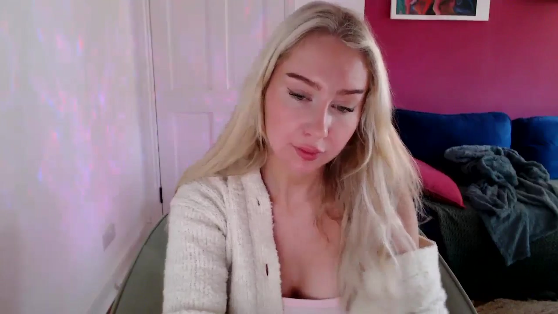 Gallery image thumbnail from PetiteAvax's myfreecams stream on, 10/13/2024, 11:02 image 20 of 20