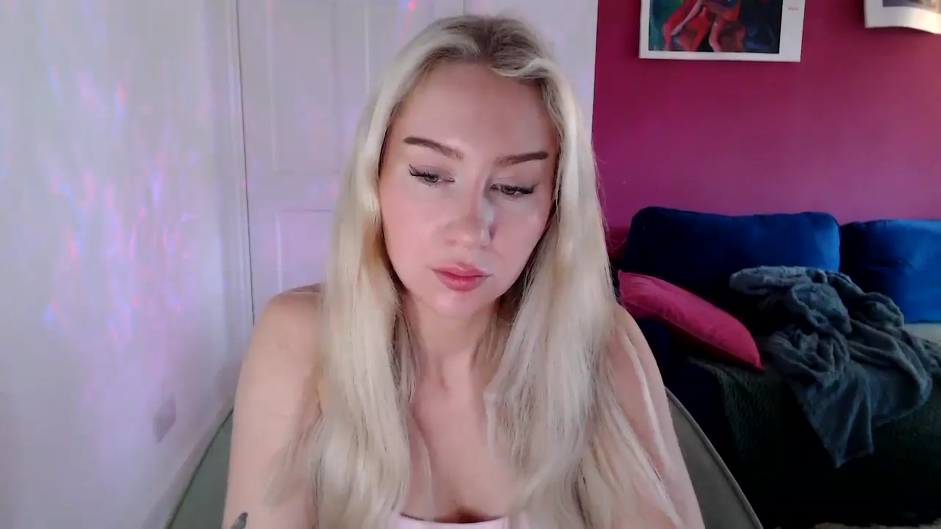 Gallery image thumbnail from PetiteAvax's myfreecams stream on, 10/13/2024, 11:02 image 3 of 20