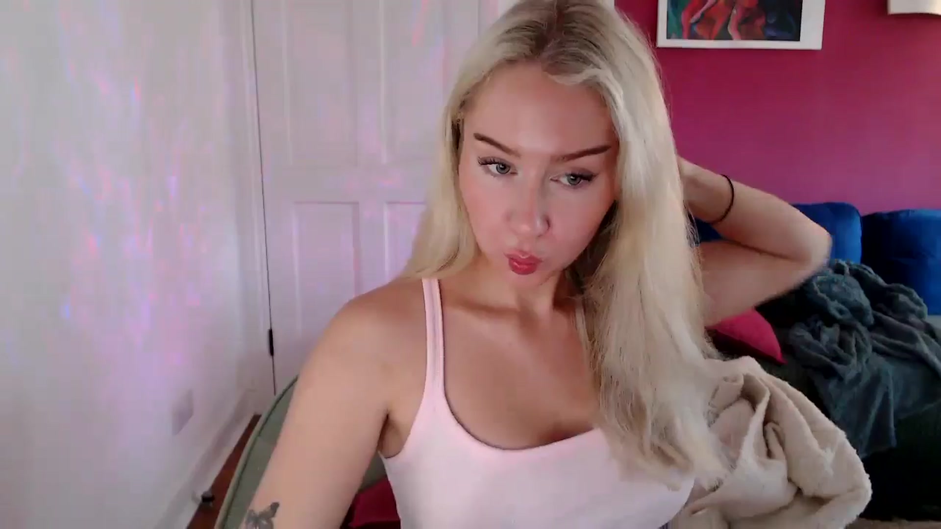 Gallery image thumbnail from PetiteAvax's myfreecams stream on, 10/13/2024, 11:02 image 10 of 20