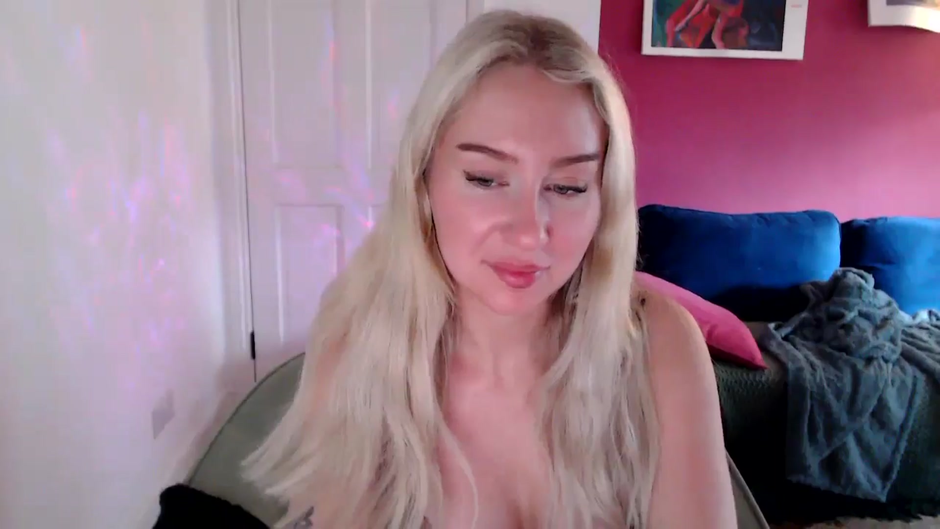 Gallery image thumbnail from PetiteAvax's myfreecams stream on, 10/13/2024, 16:31 image 11 of 20