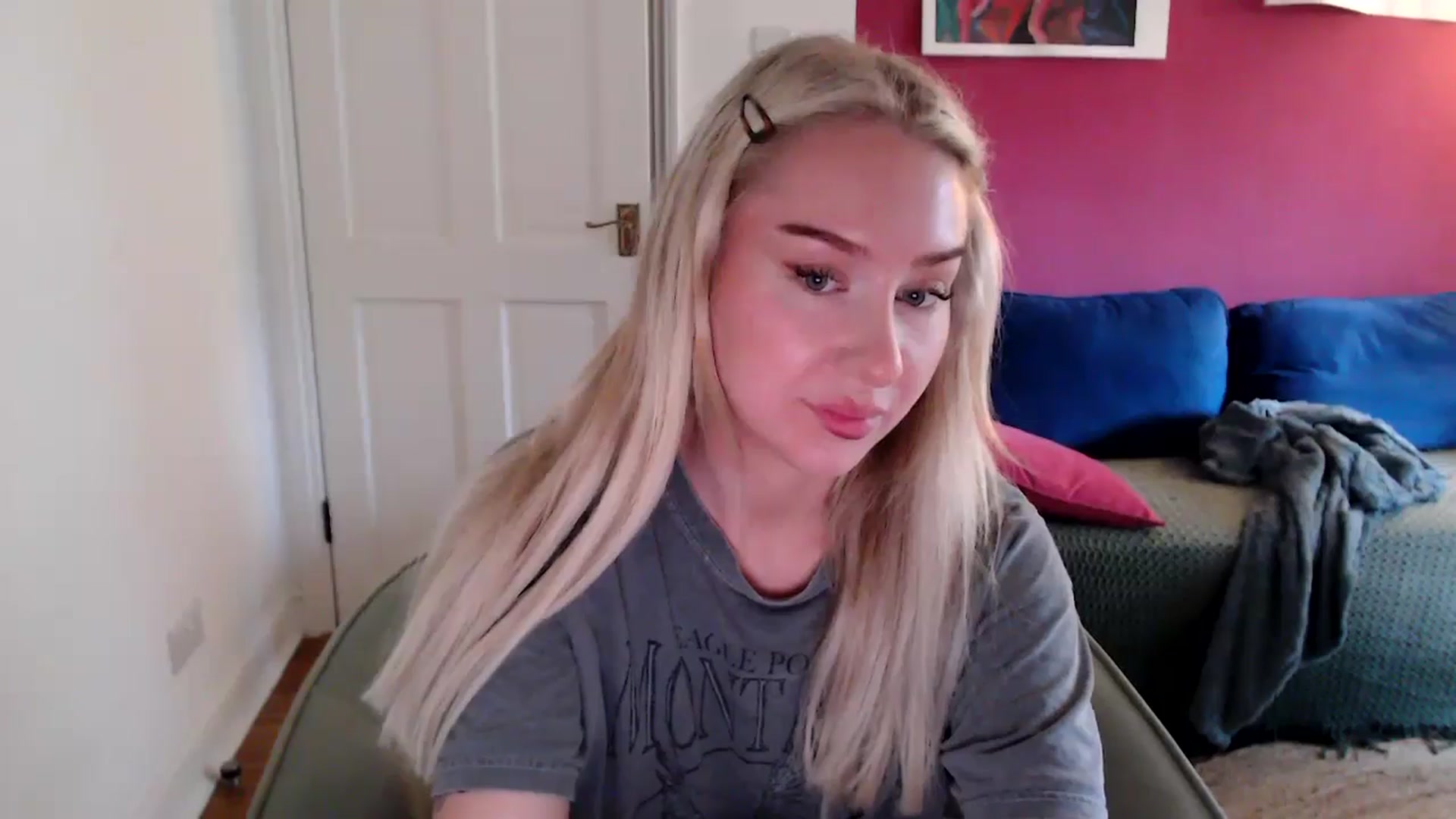 Gallery image thumbnail from PetiteAvax's myfreecams stream on, 10/14/2024, 15:43 image 13 of 20