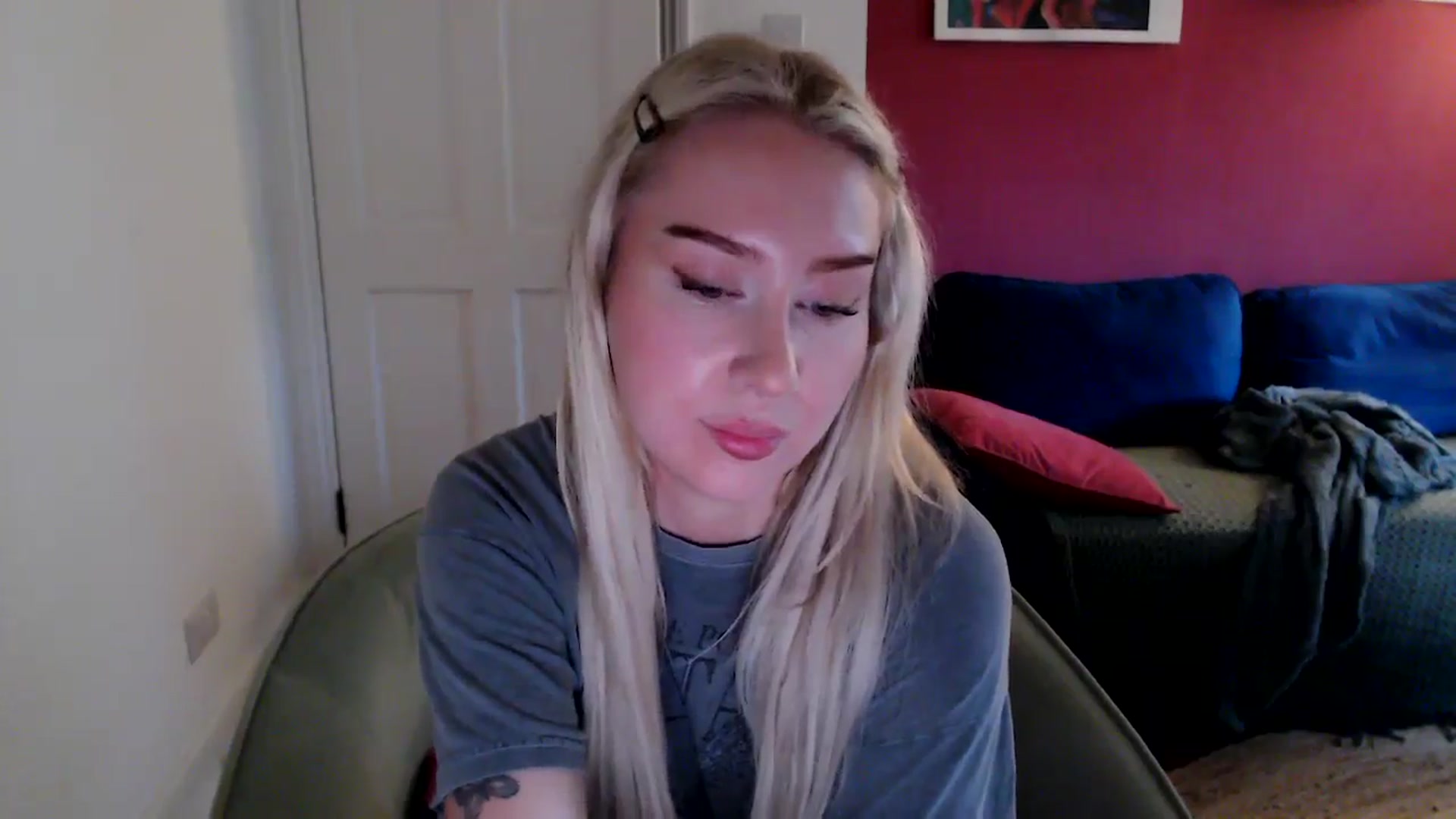 Gallery image thumbnail from PetiteAvax's myfreecams stream on, 10/14/2024, 15:43 image 17 of 20