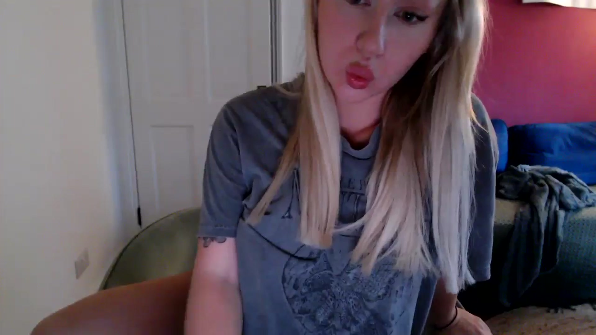 Gallery image thumbnail from PetiteAvax's myfreecams stream on, 10/14/2024, 15:43 image 18 of 20