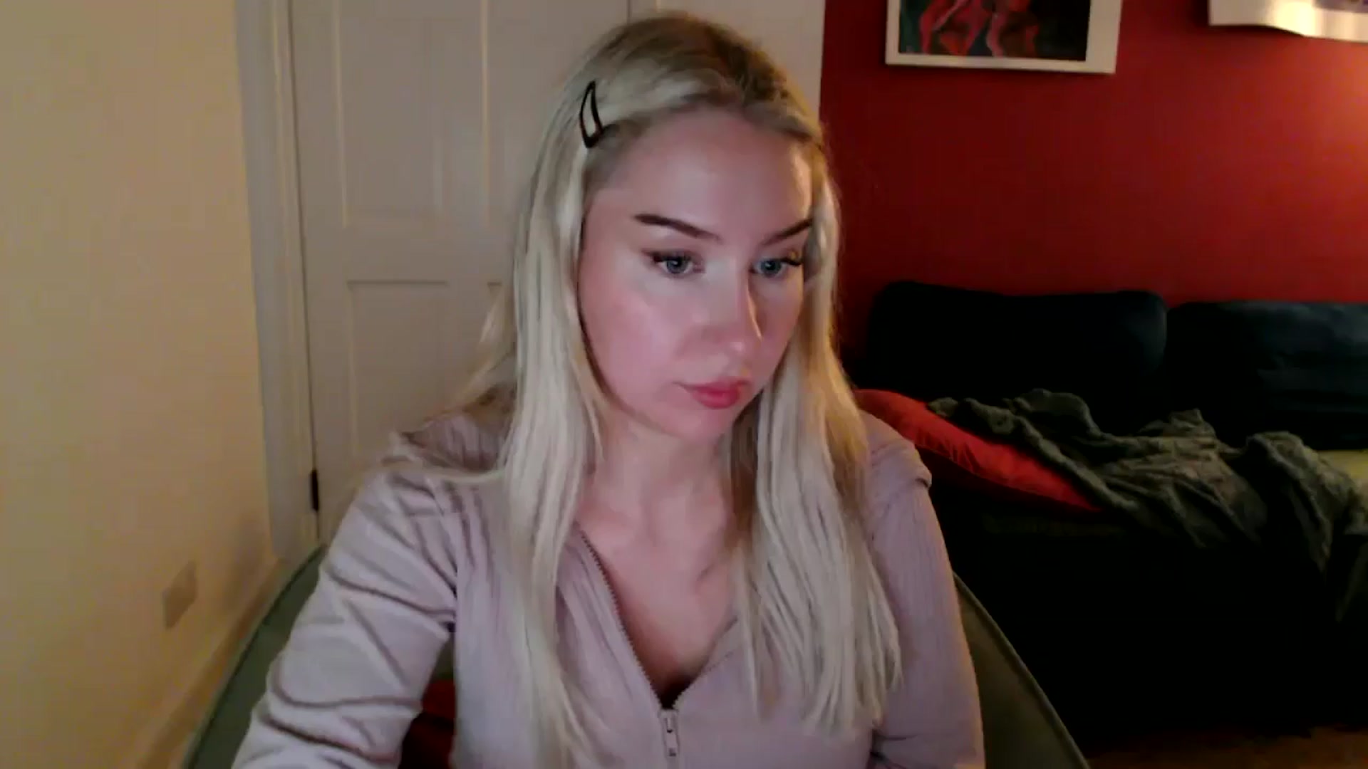 Gallery image thumbnail from PetiteAvax's myfreecams stream on, 10/14/2024, 18:30 image 15 of 20