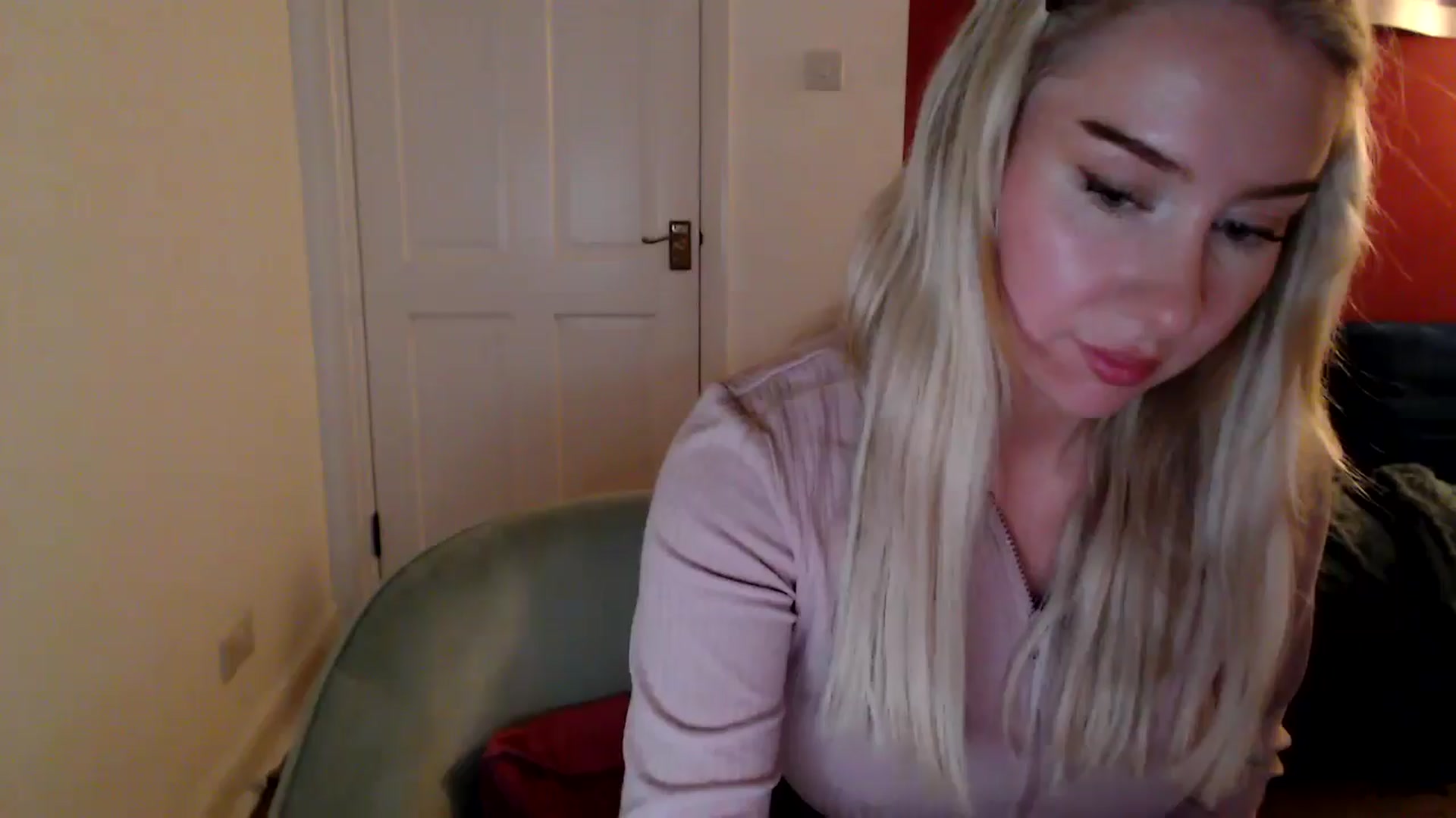 Gallery image thumbnail from PetiteAvax's myfreecams stream on, 10/14/2024, 18:30 image 1 of 20